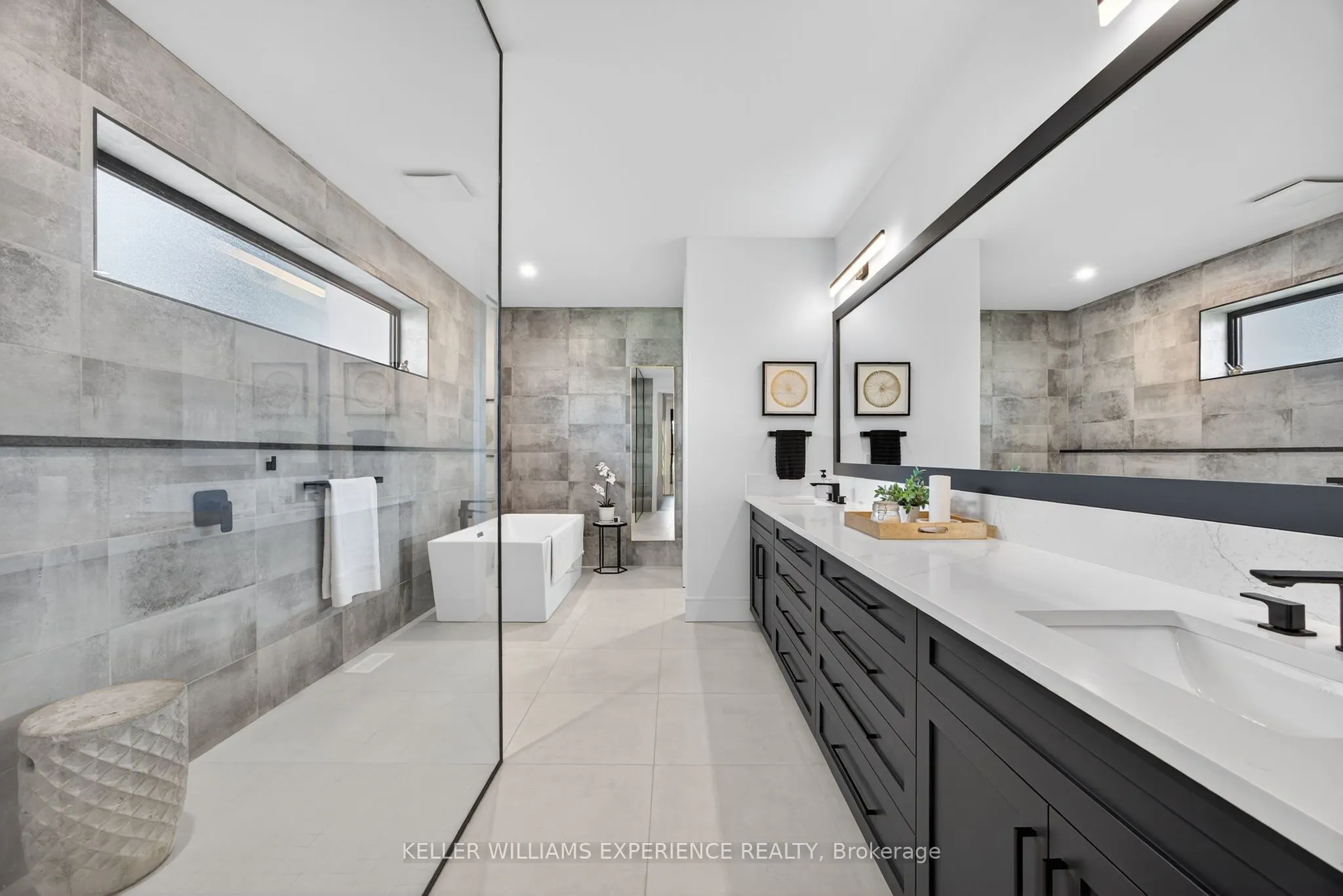 1016 Lakeshore Road E