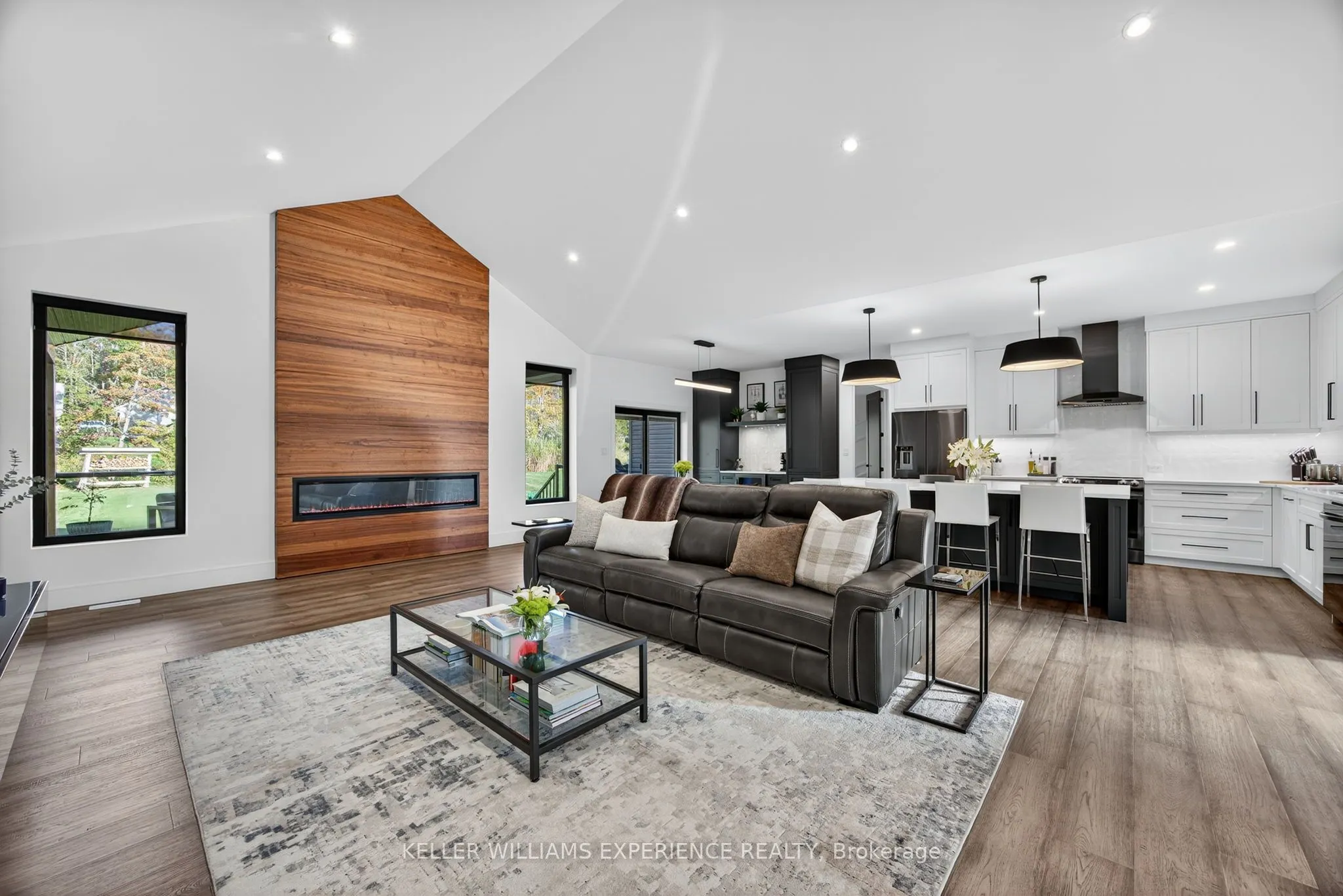 1016 Lakeshore Road E