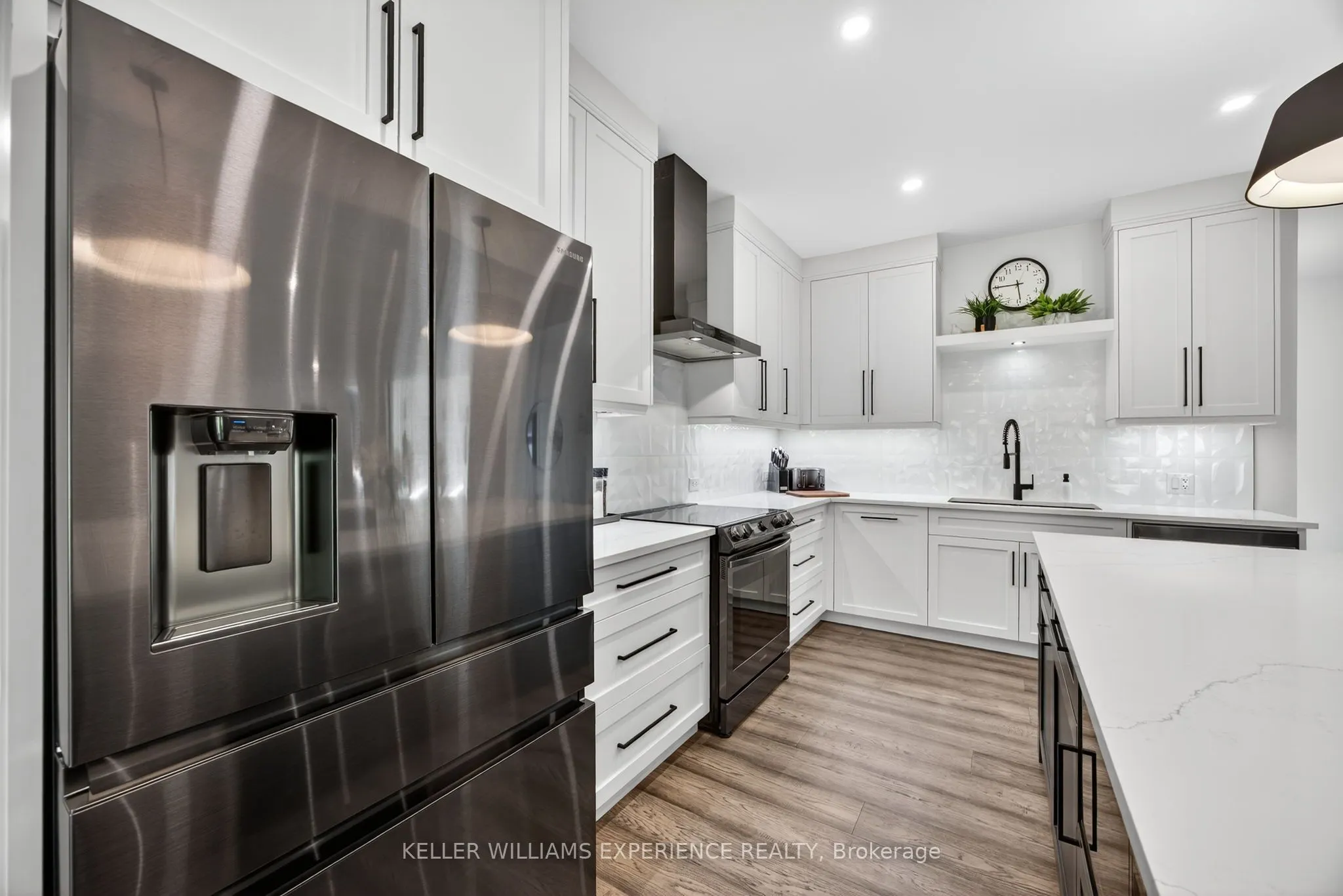 1016 Lakeshore Road E