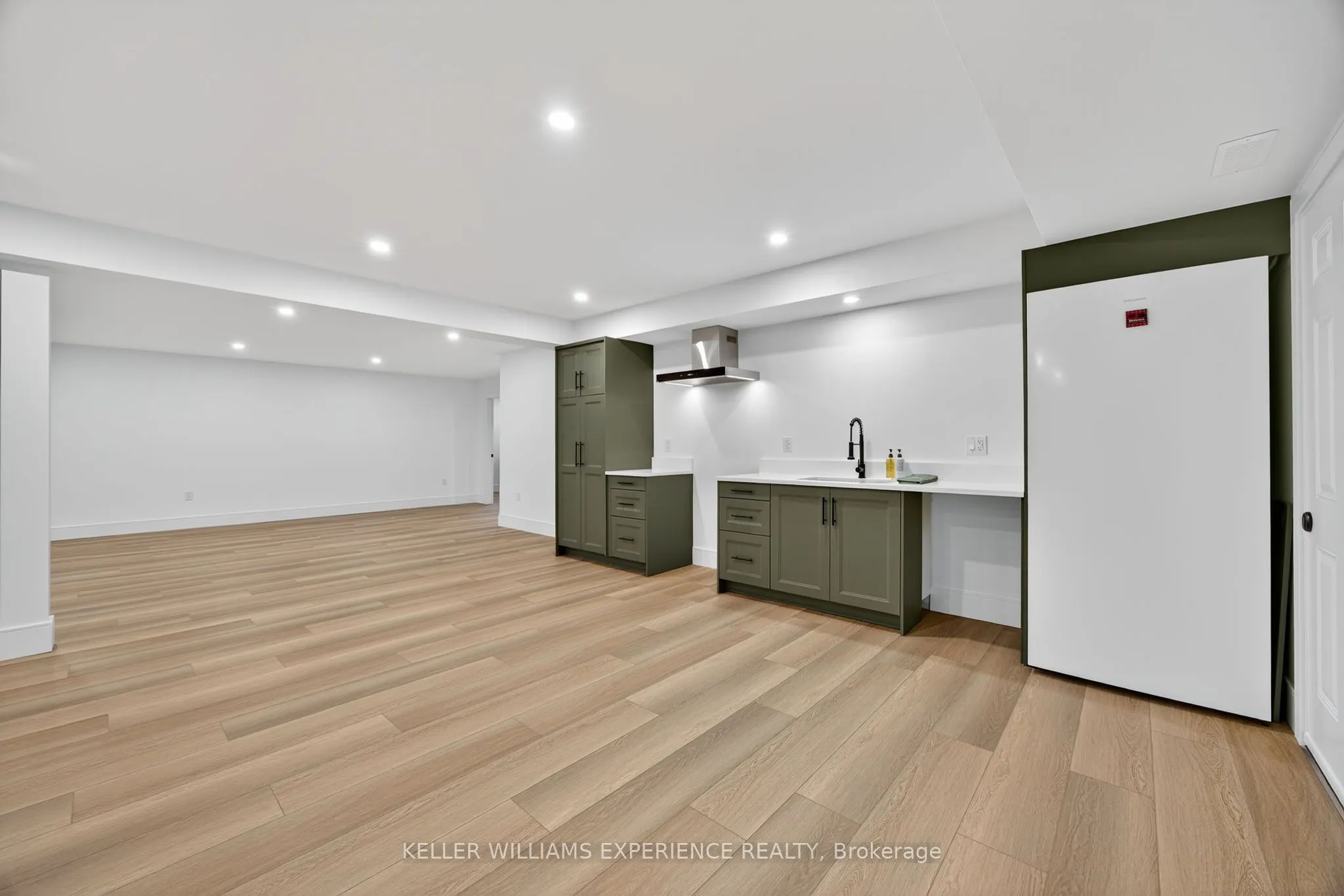 1016 Lakeshore Road E