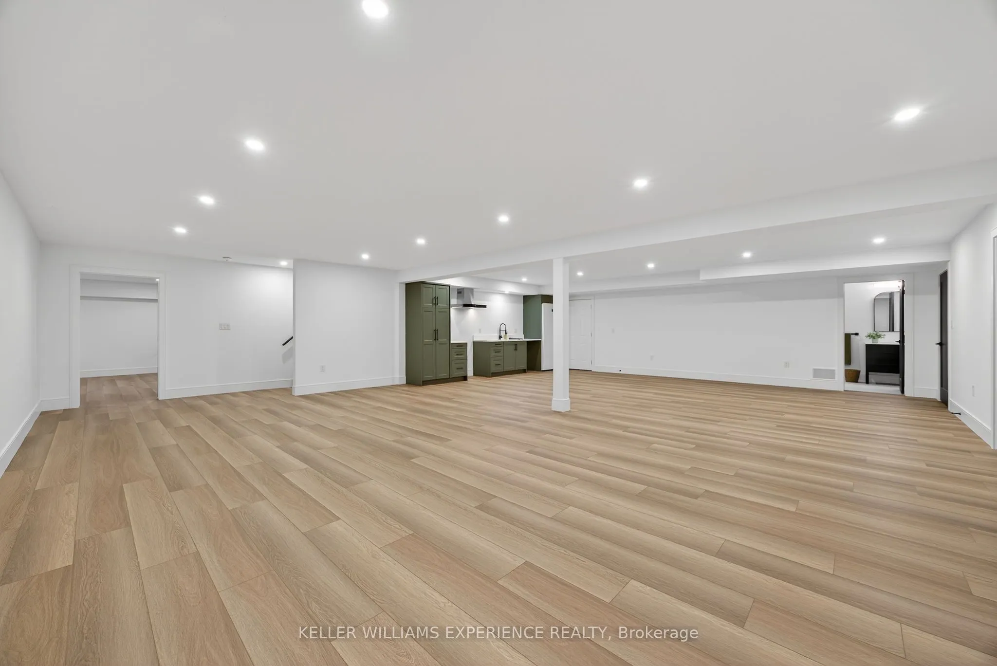1016 Lakeshore Road E