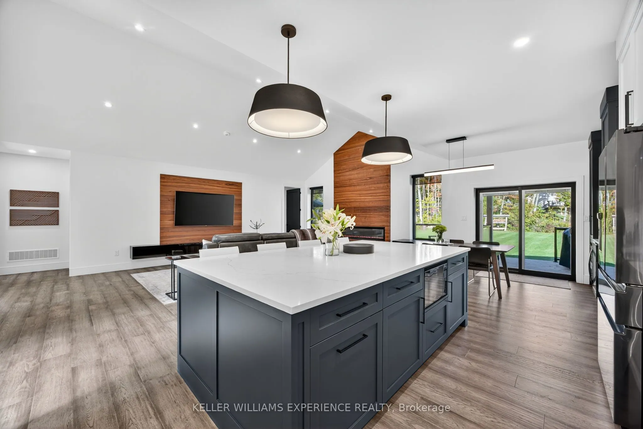 1016 Lakeshore Road E