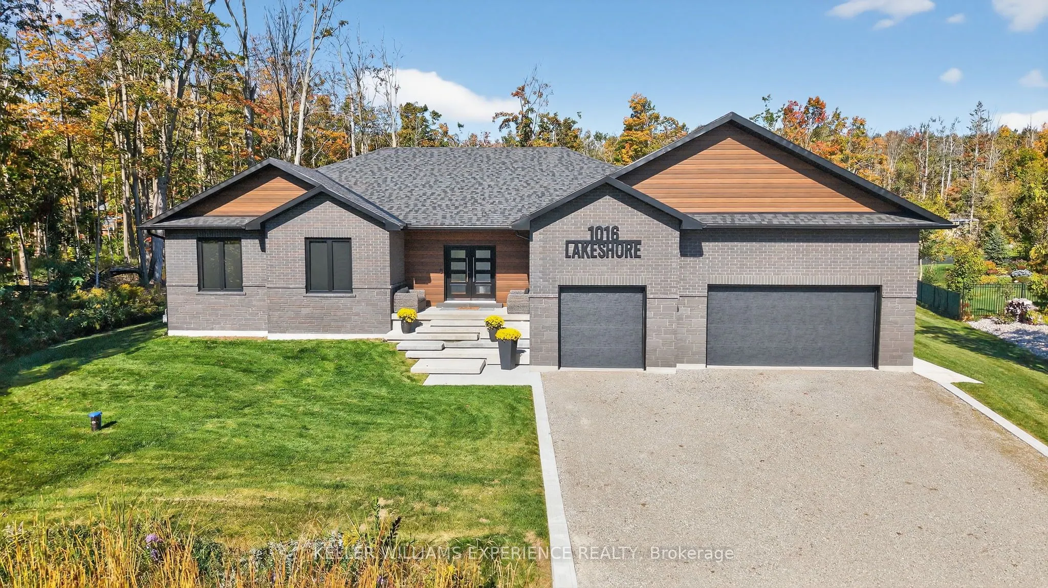 1016 Lakeshore Road E