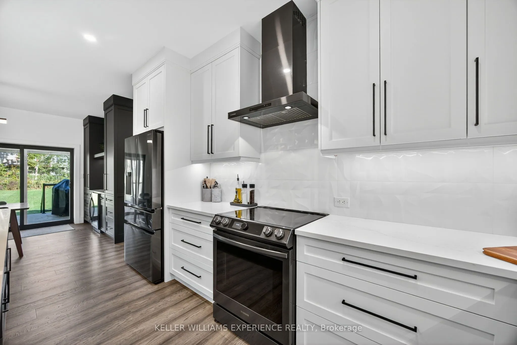 1016 Lakeshore Road E
