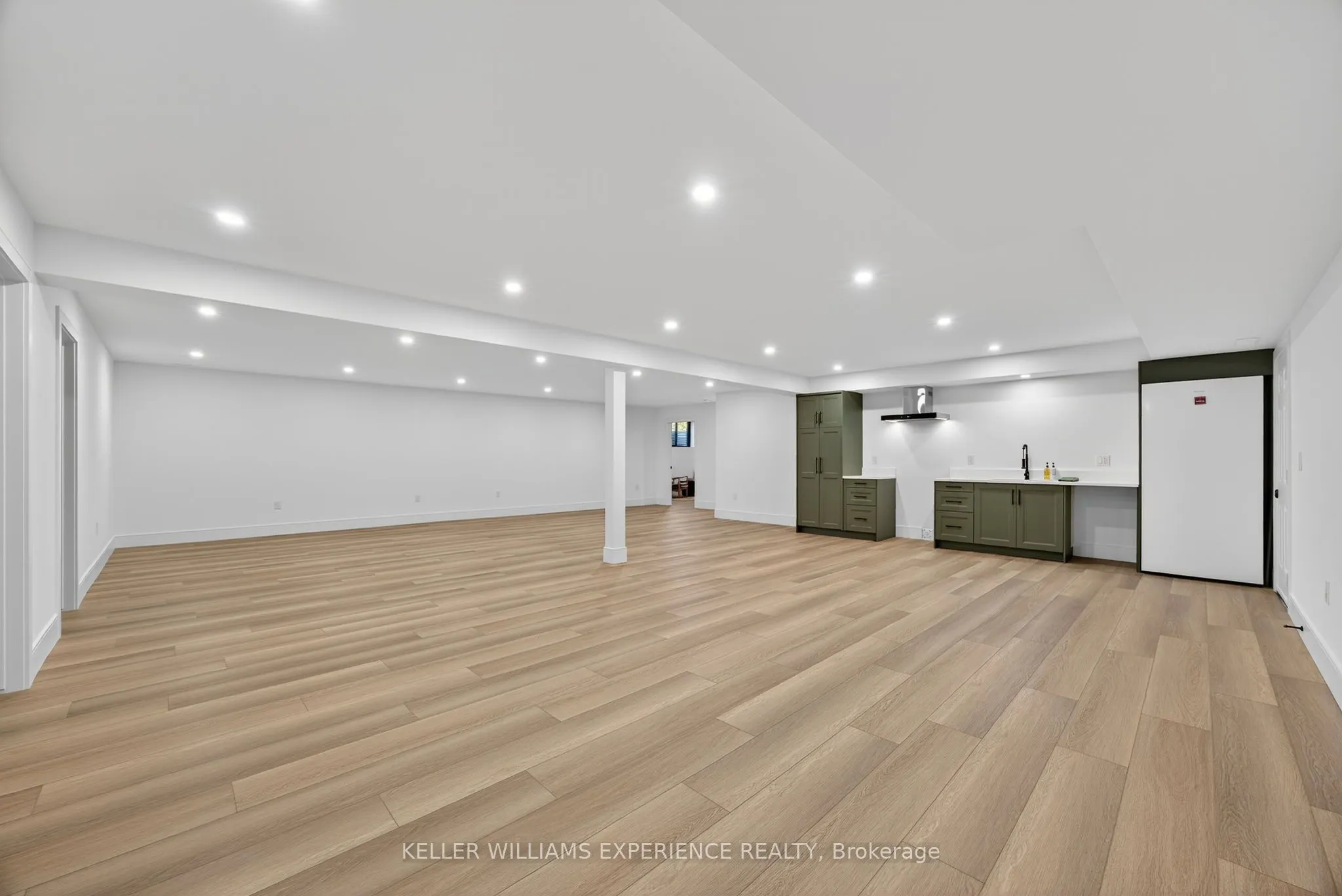 1016 Lakeshore Road E