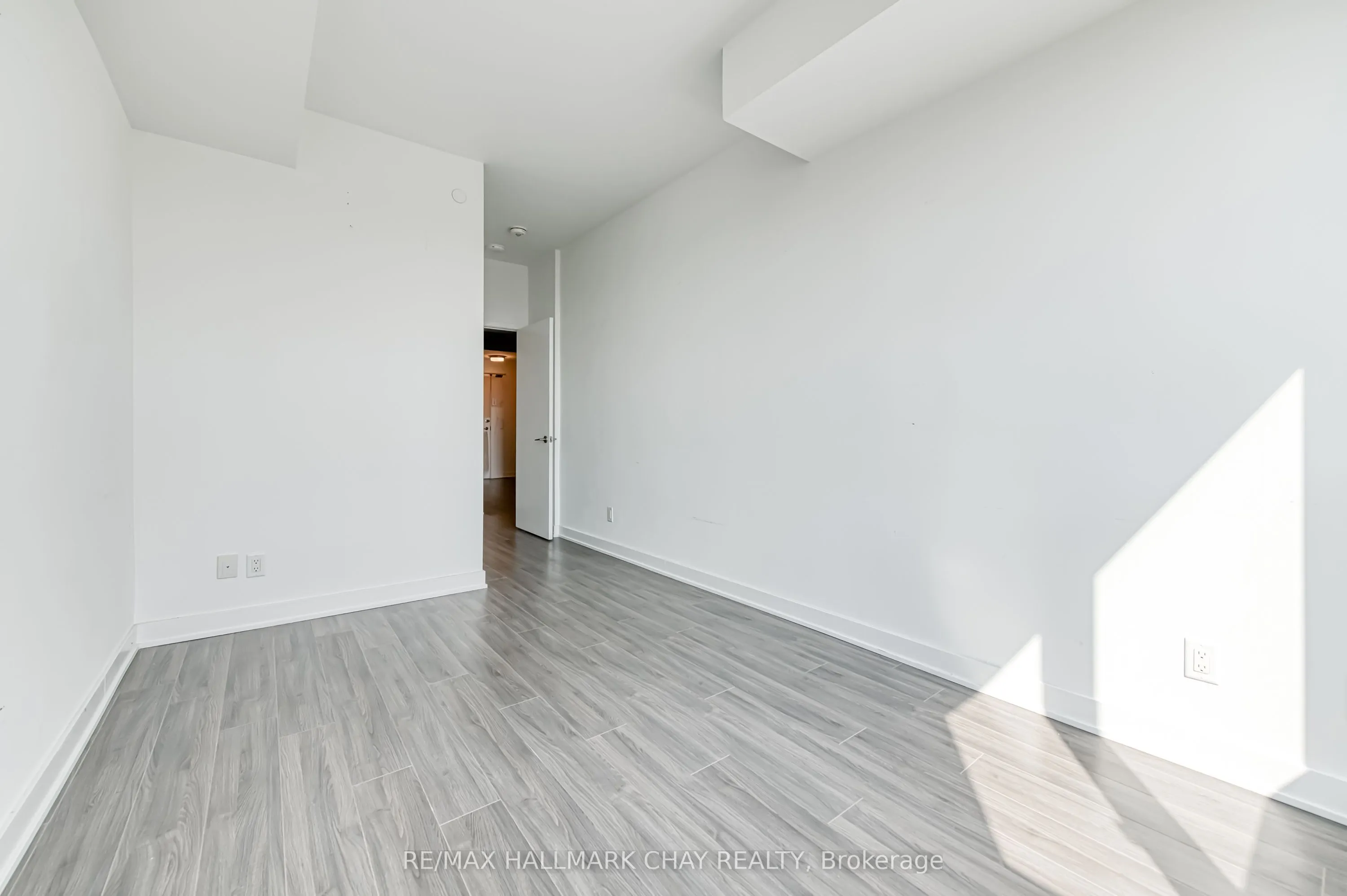 681 Yonge Street N, #217
