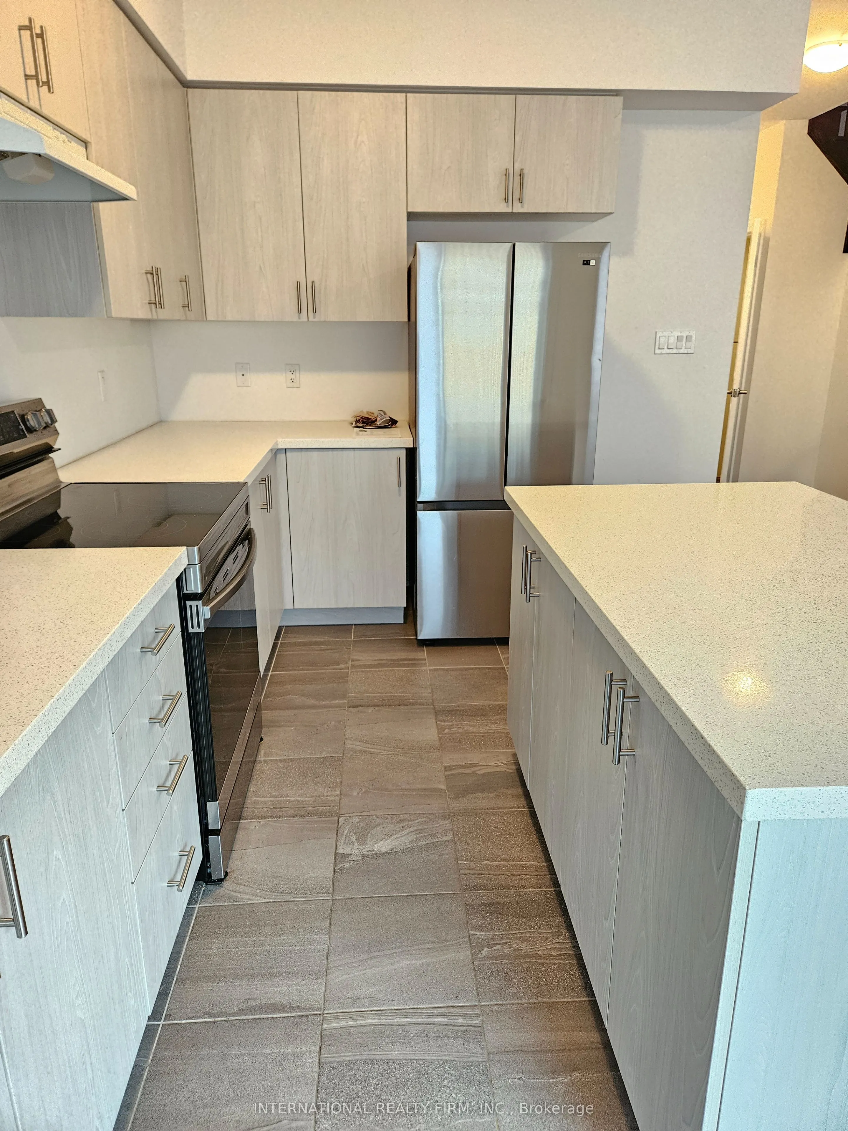 33 Turnberry Lane