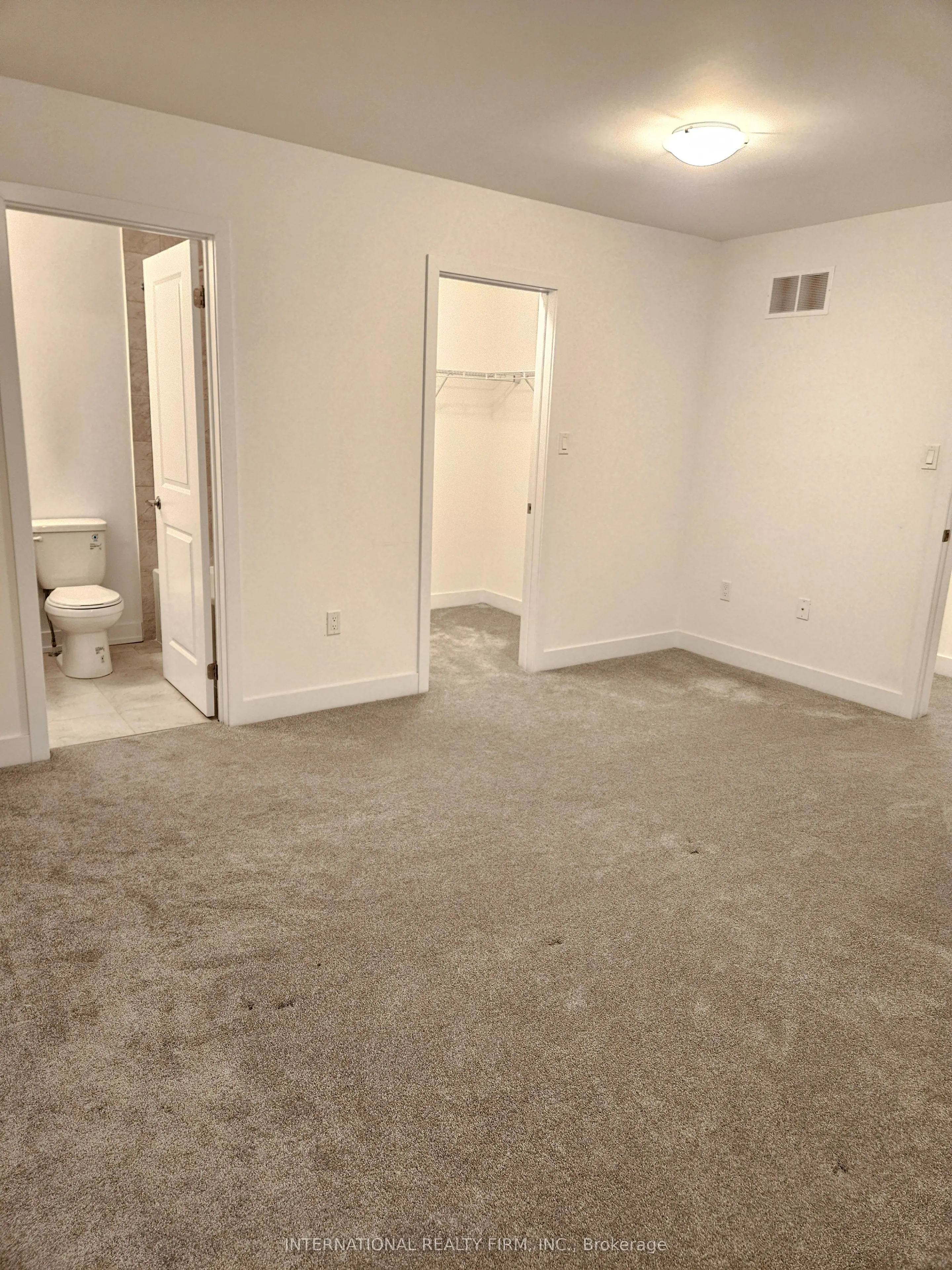 33 Turnberry Lane