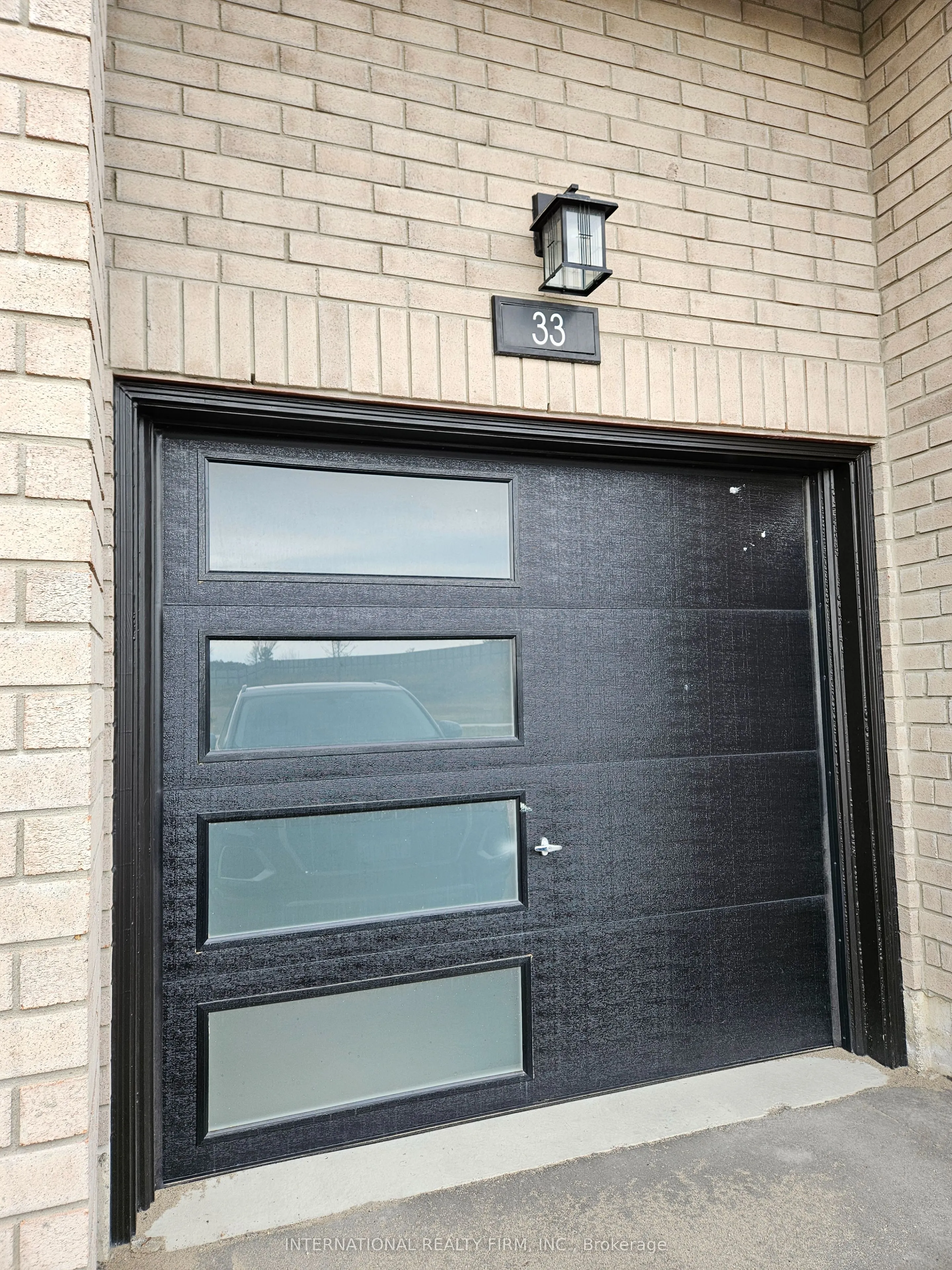 33 Turnberry Lane