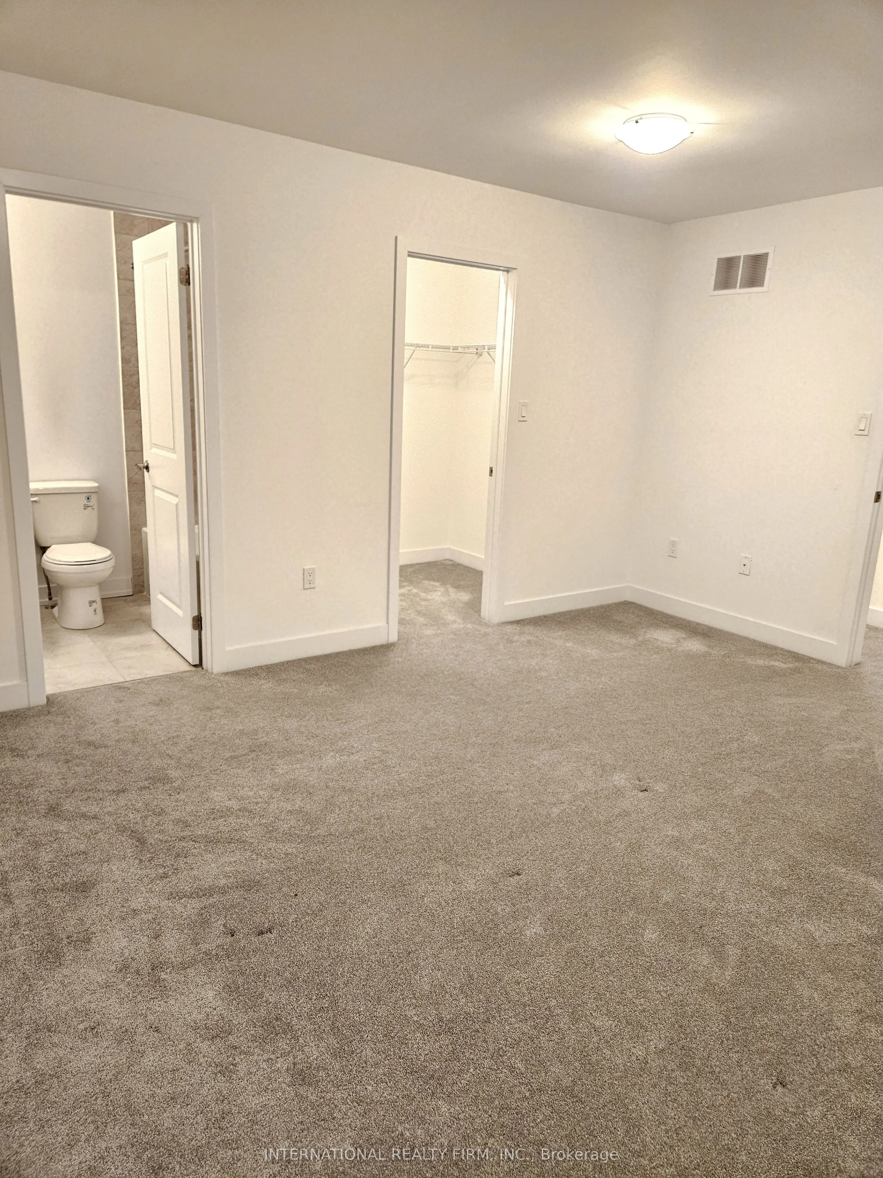 33 Turnberry Lane