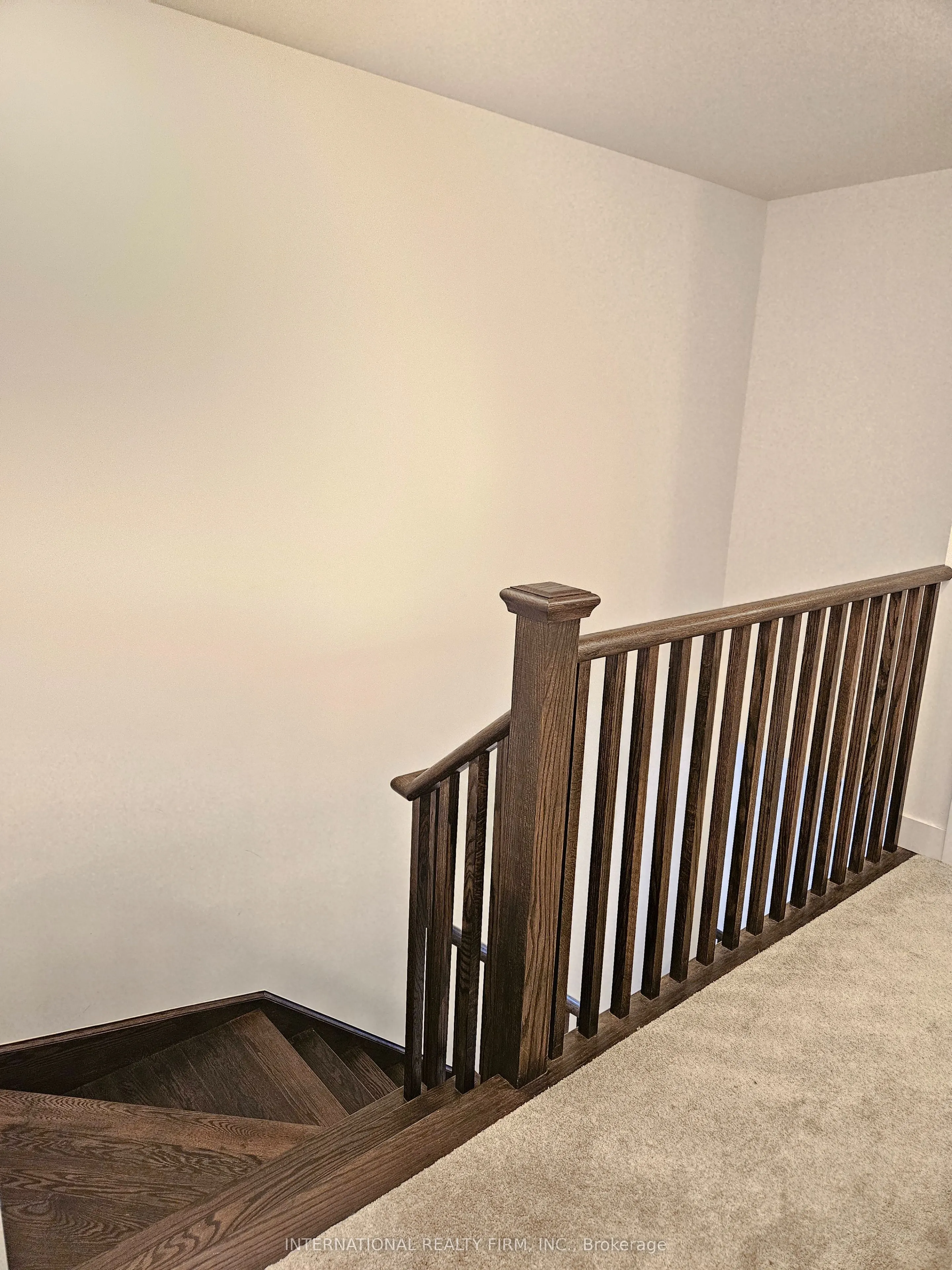 33 Turnberry Lane