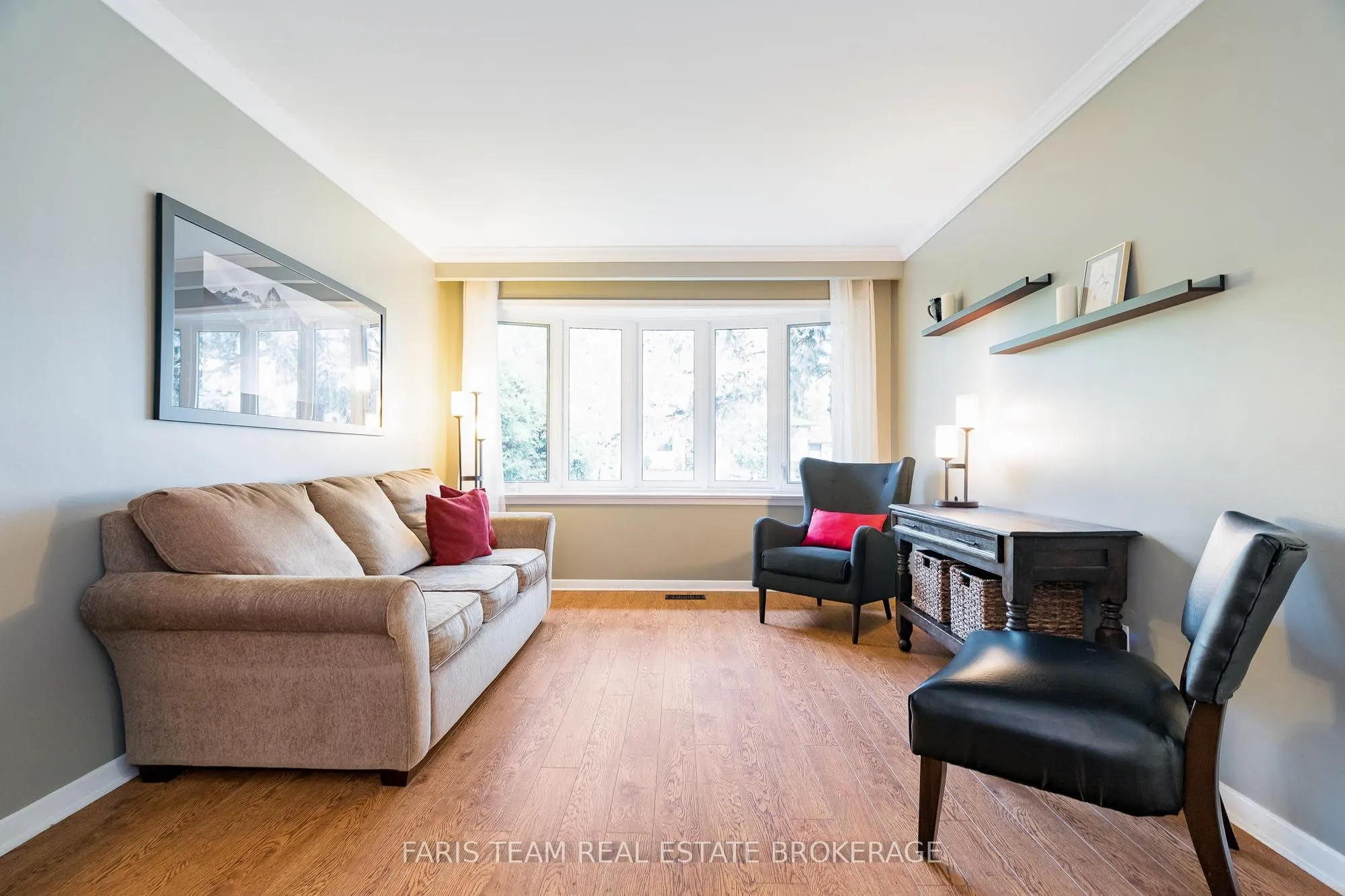 27 Ottaway Avenue