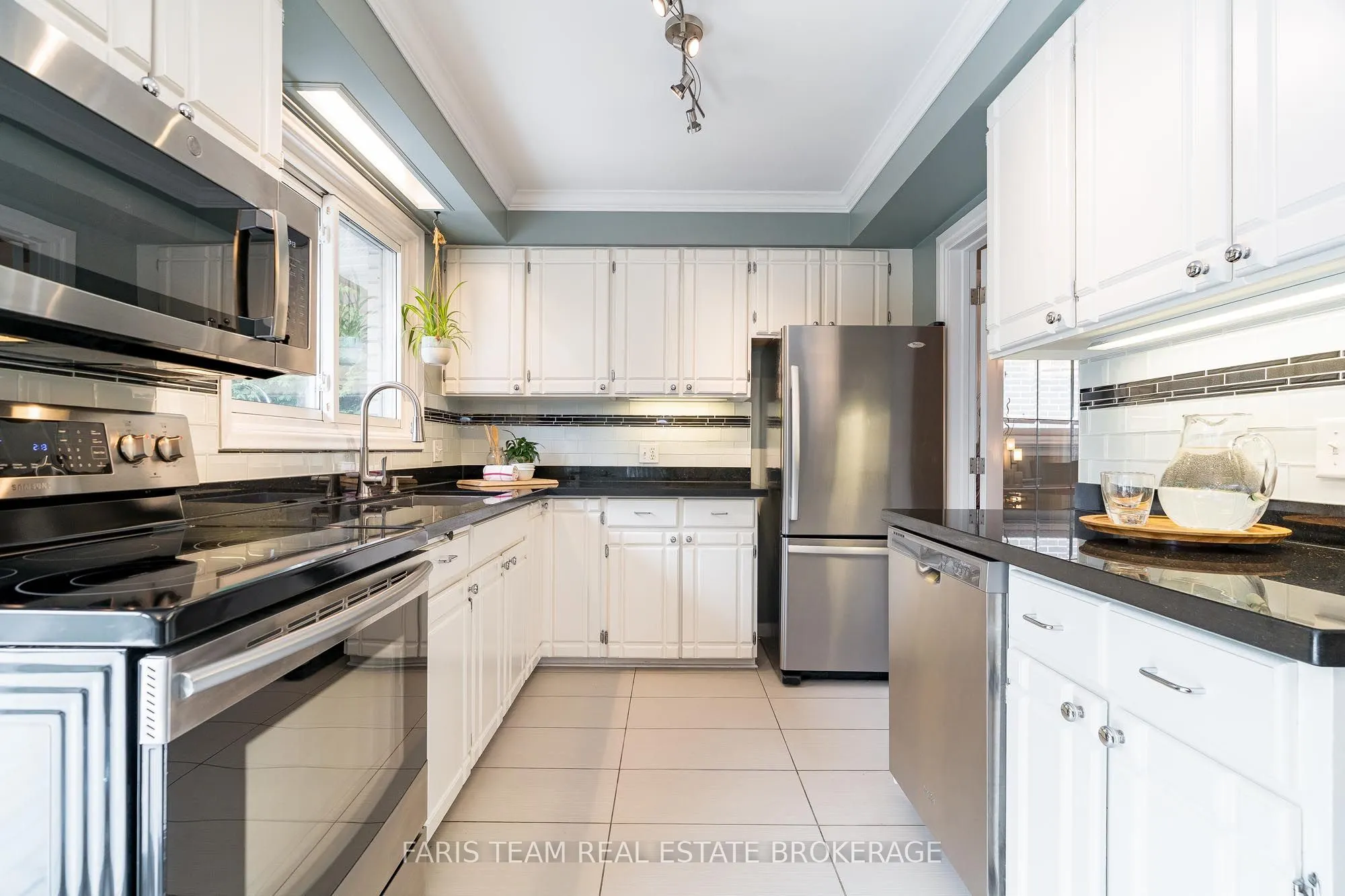 27 Ottaway Avenue