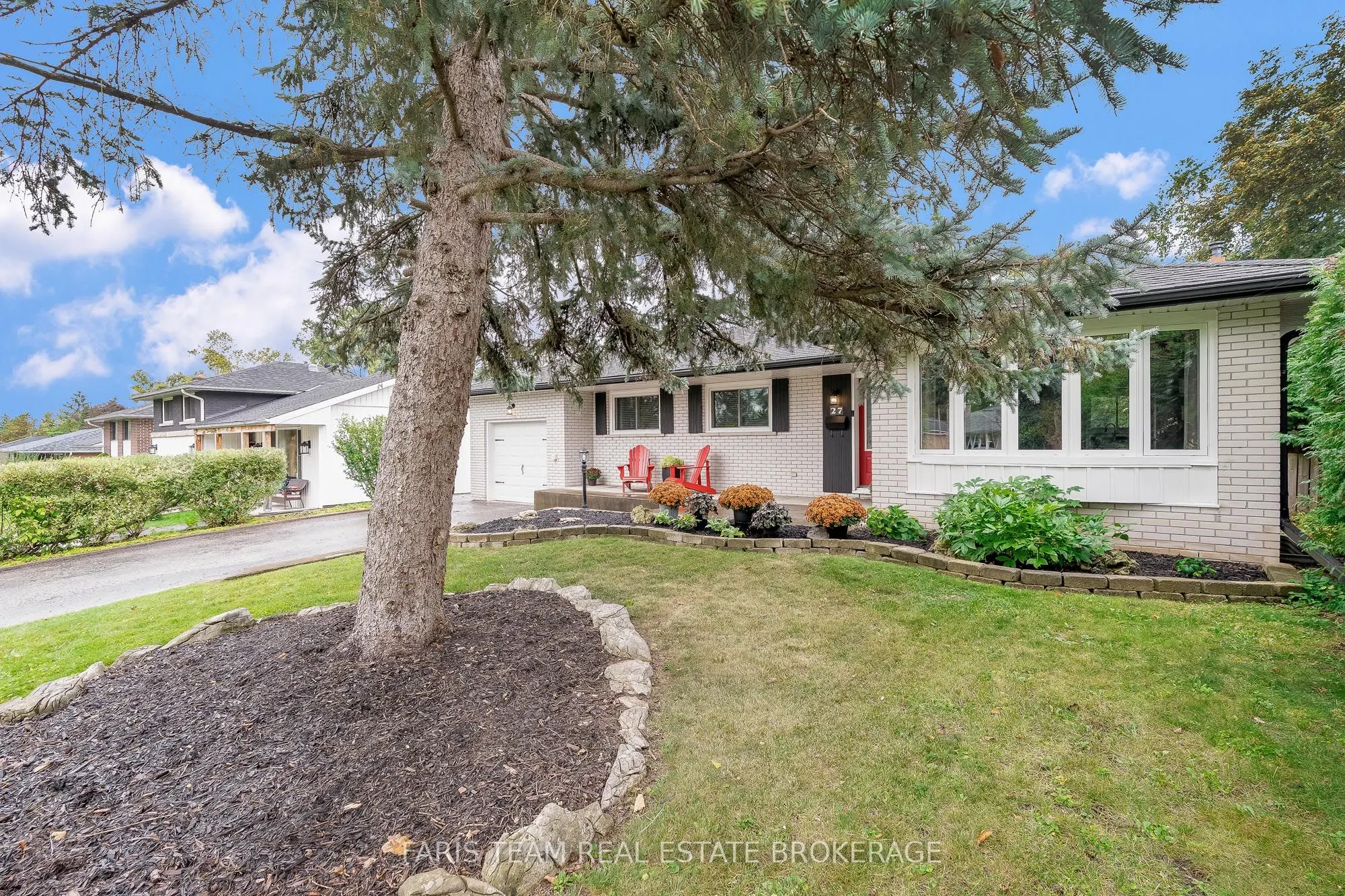 27 Ottaway Avenue