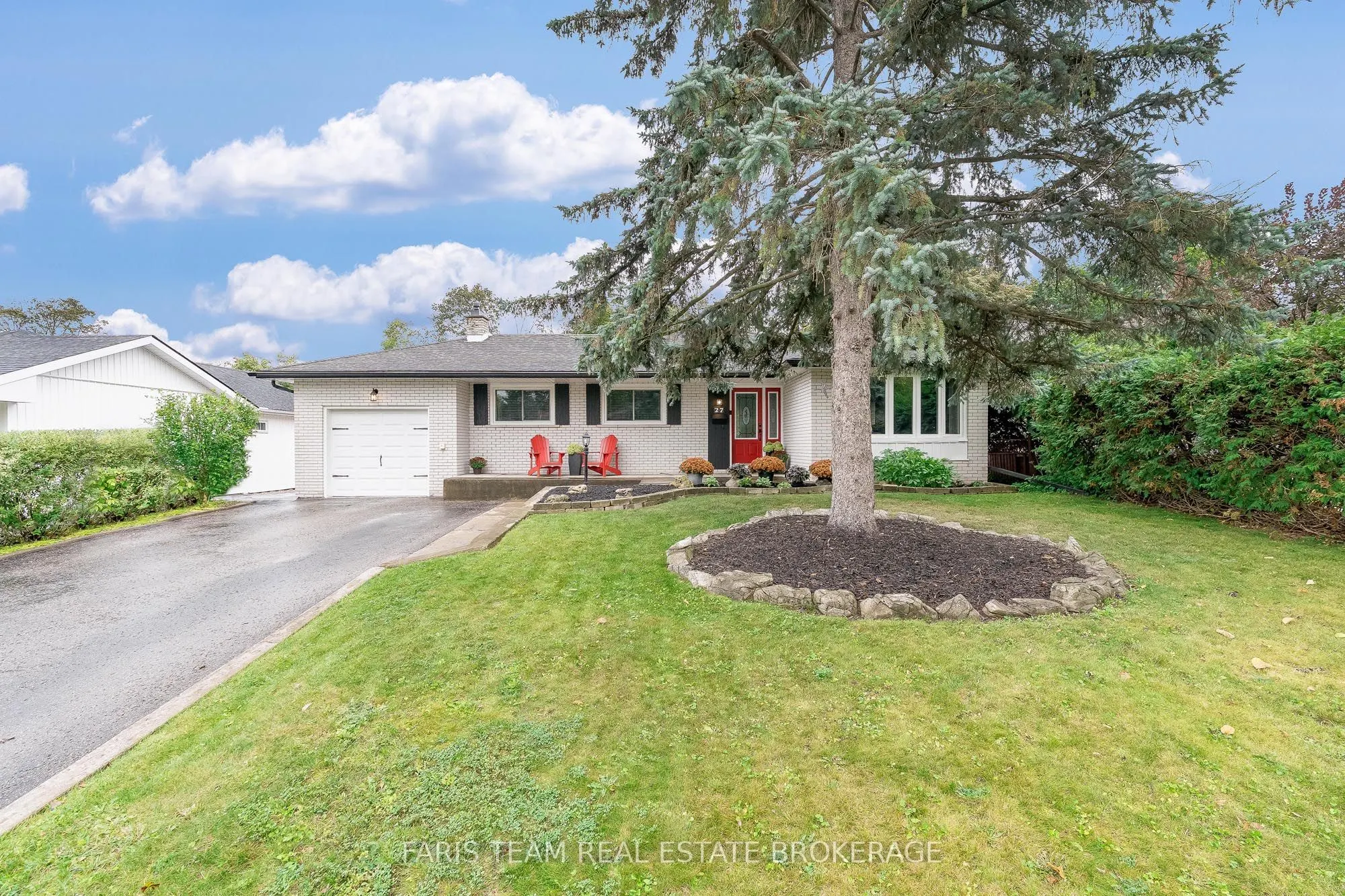 27 Ottaway Avenue