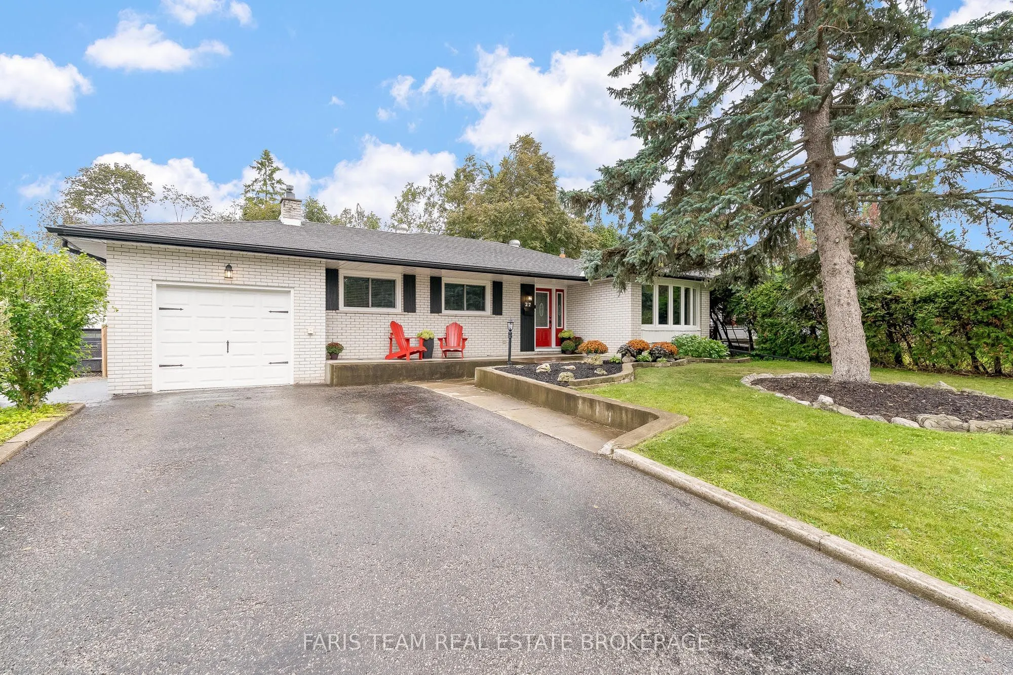 27 Ottaway Avenue