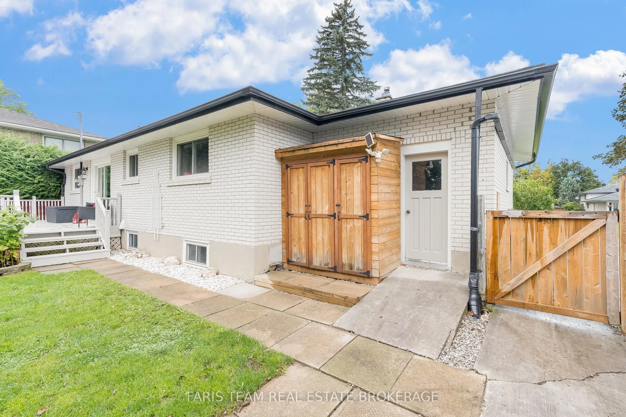 27 Ottaway Avenue