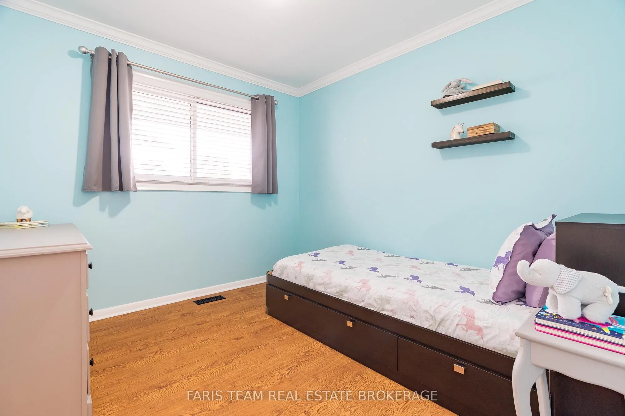 27 Ottaway Avenue