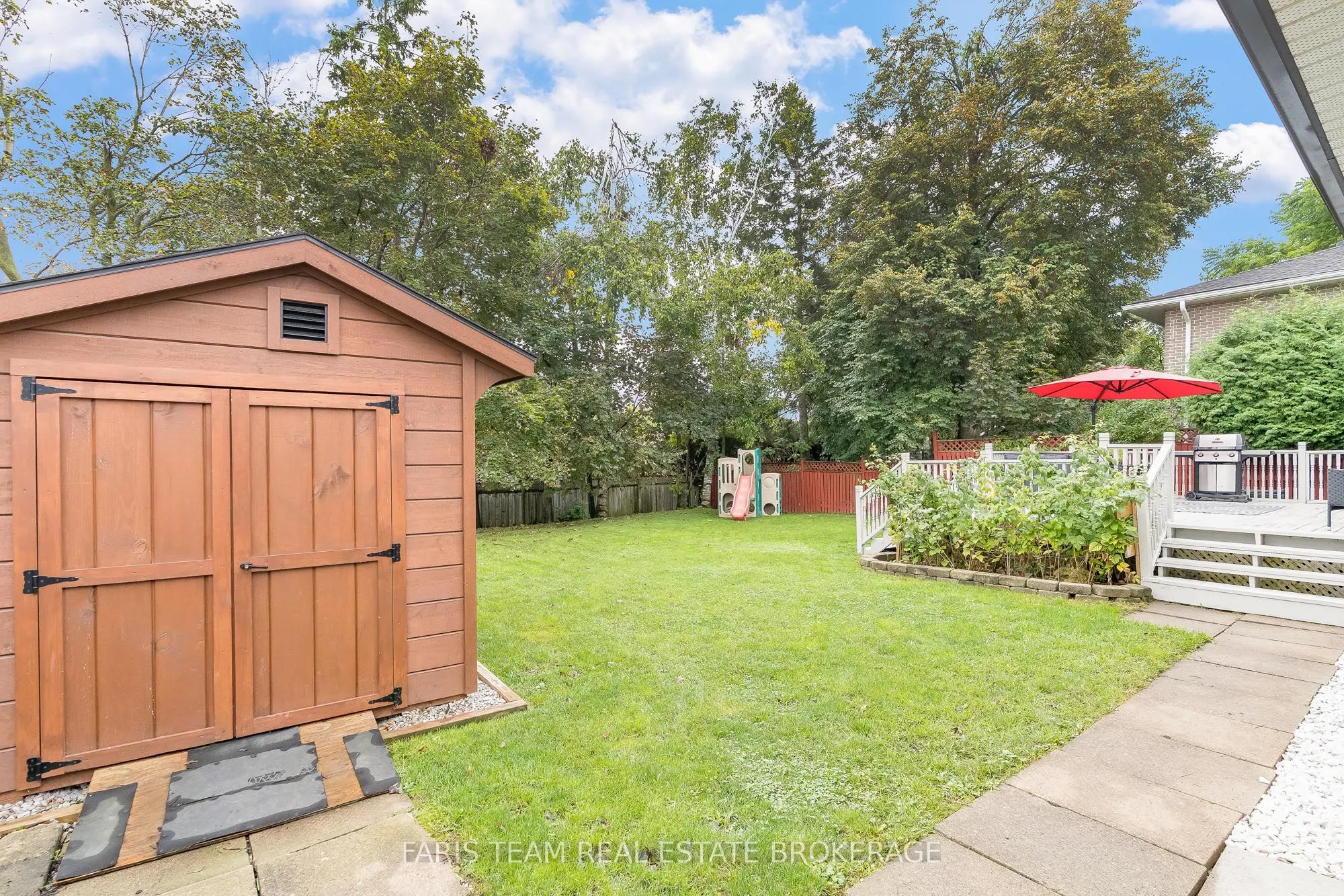 27 Ottaway Avenue