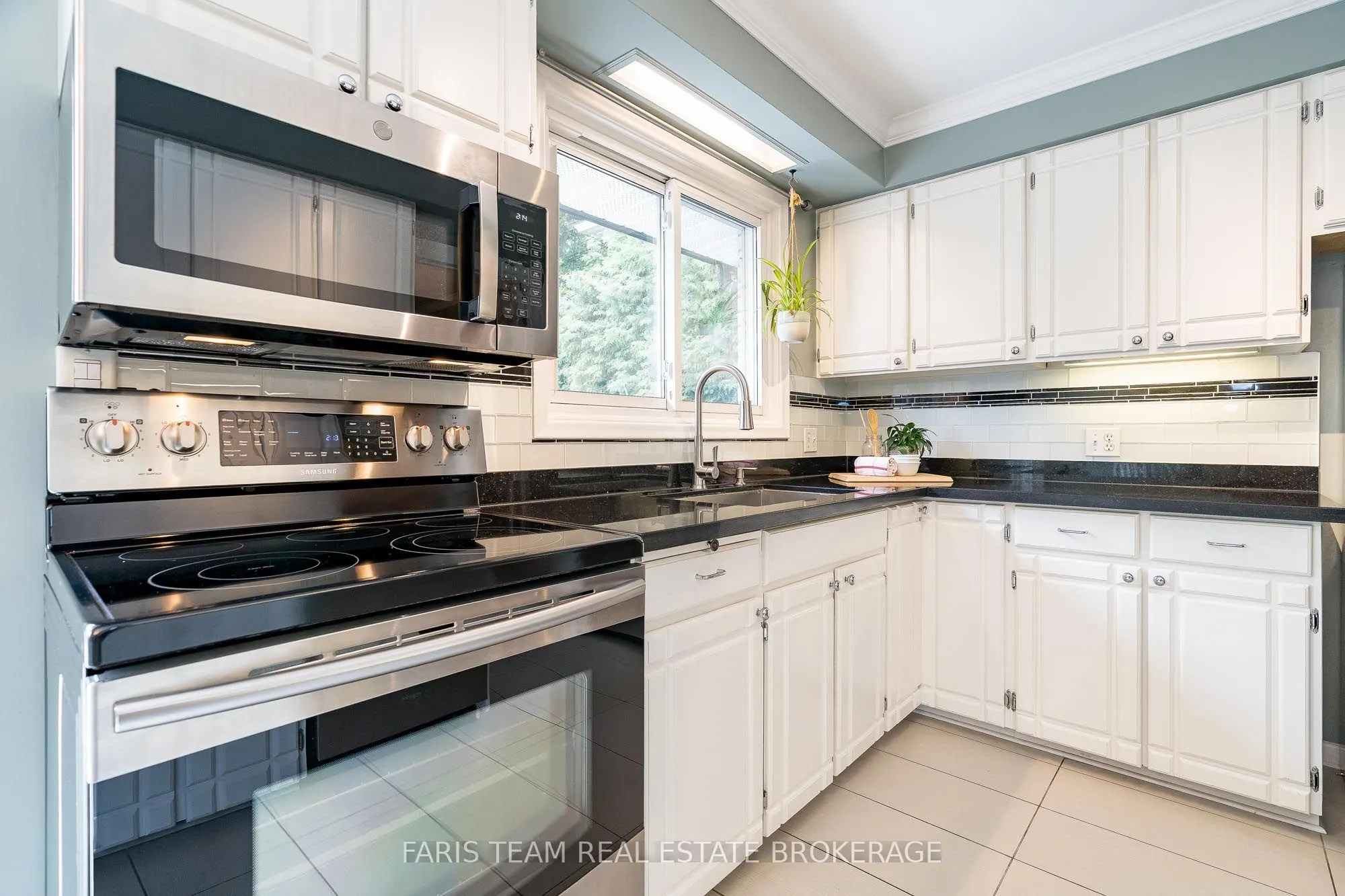 27 Ottaway Avenue