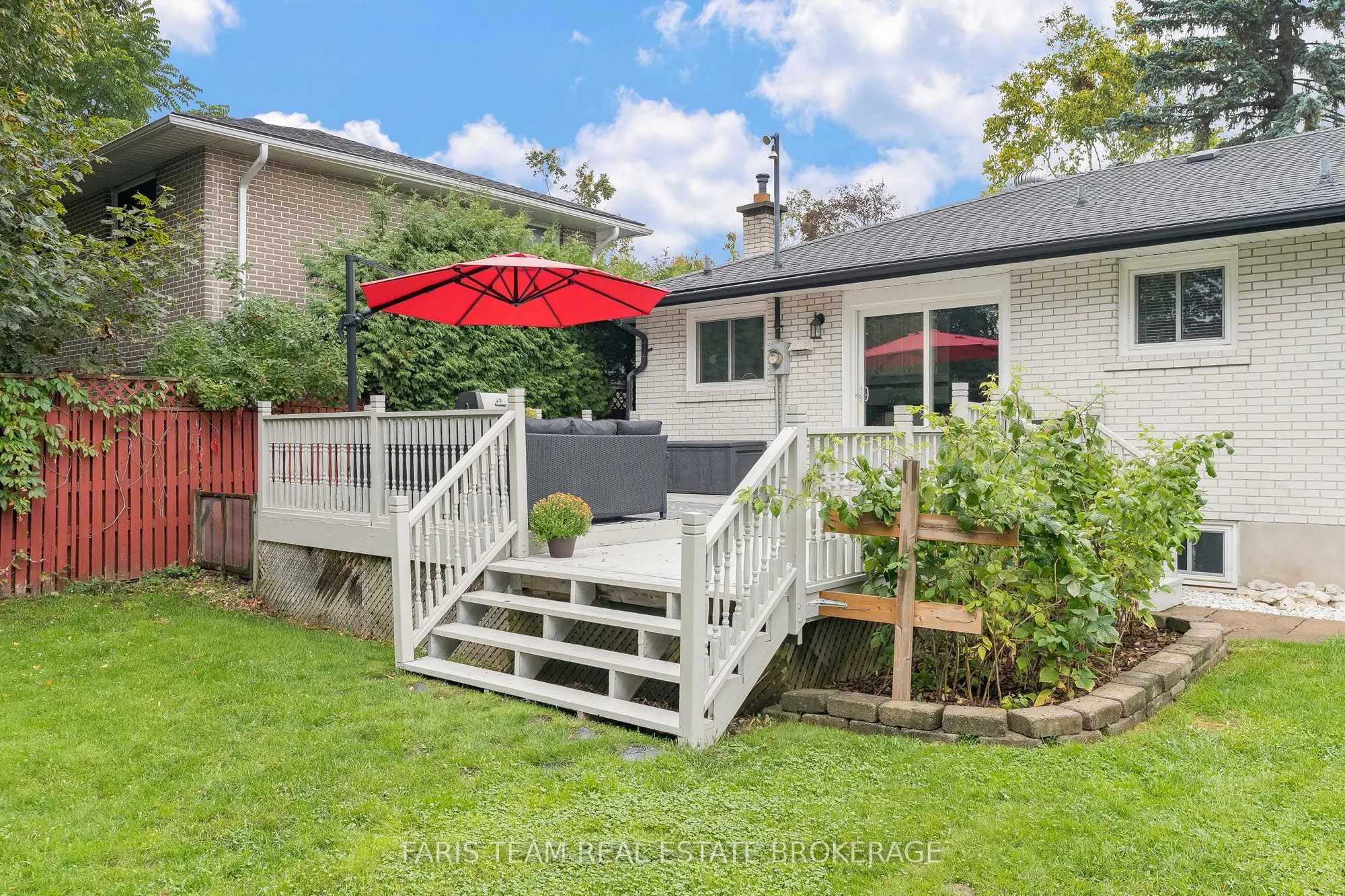27 Ottaway Avenue