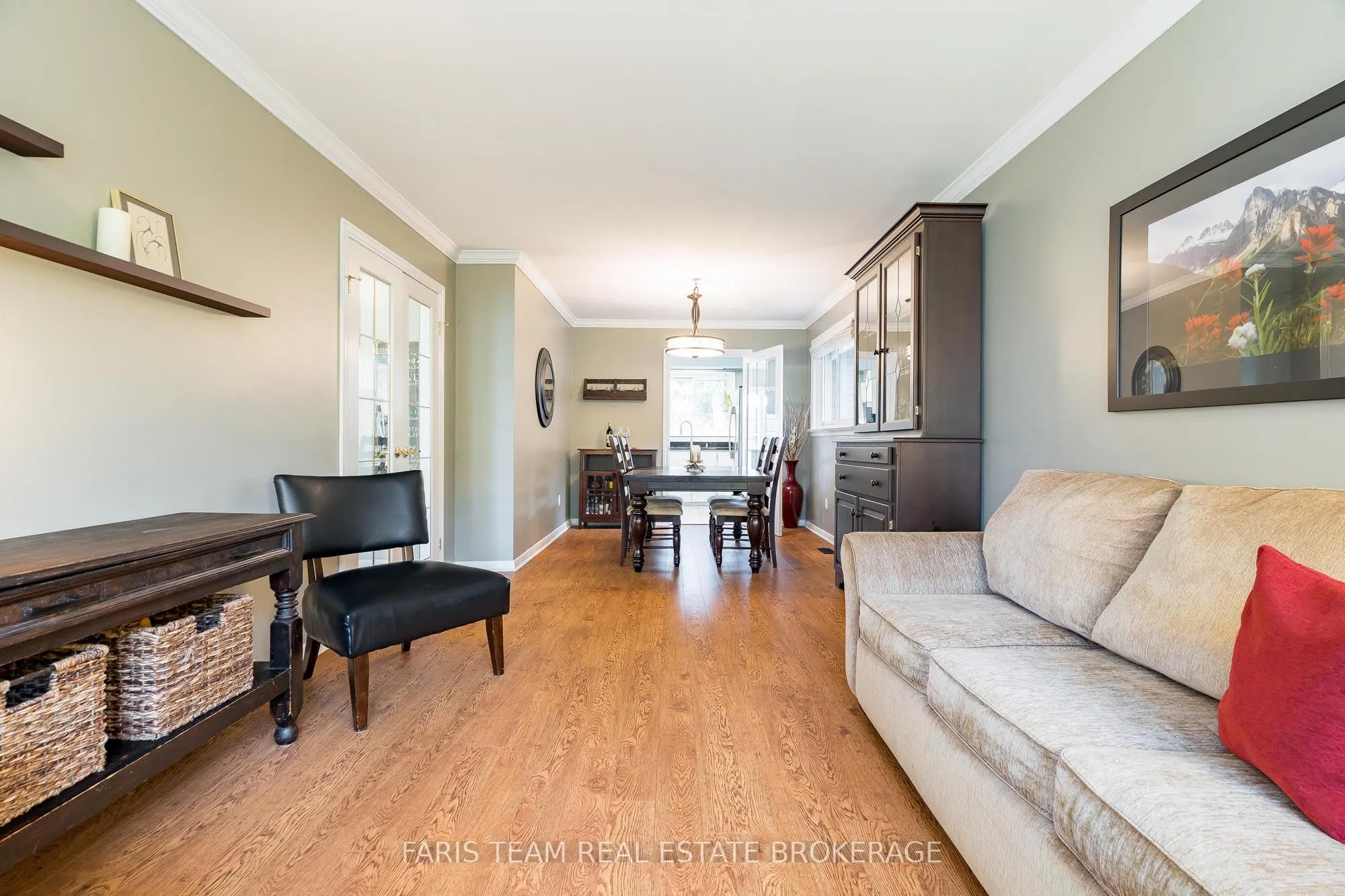 27 Ottaway Avenue