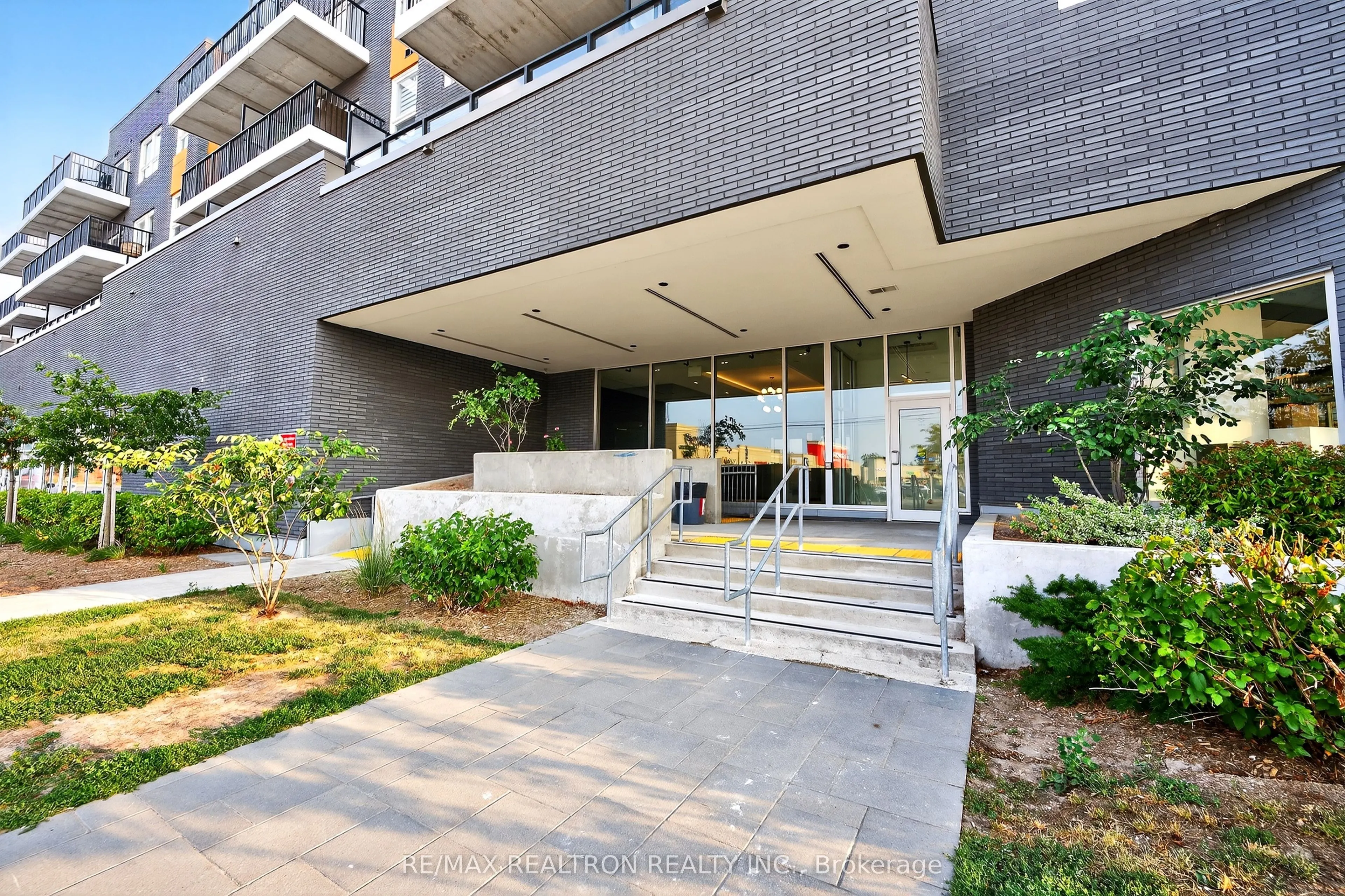 430 Essa Road, #423
