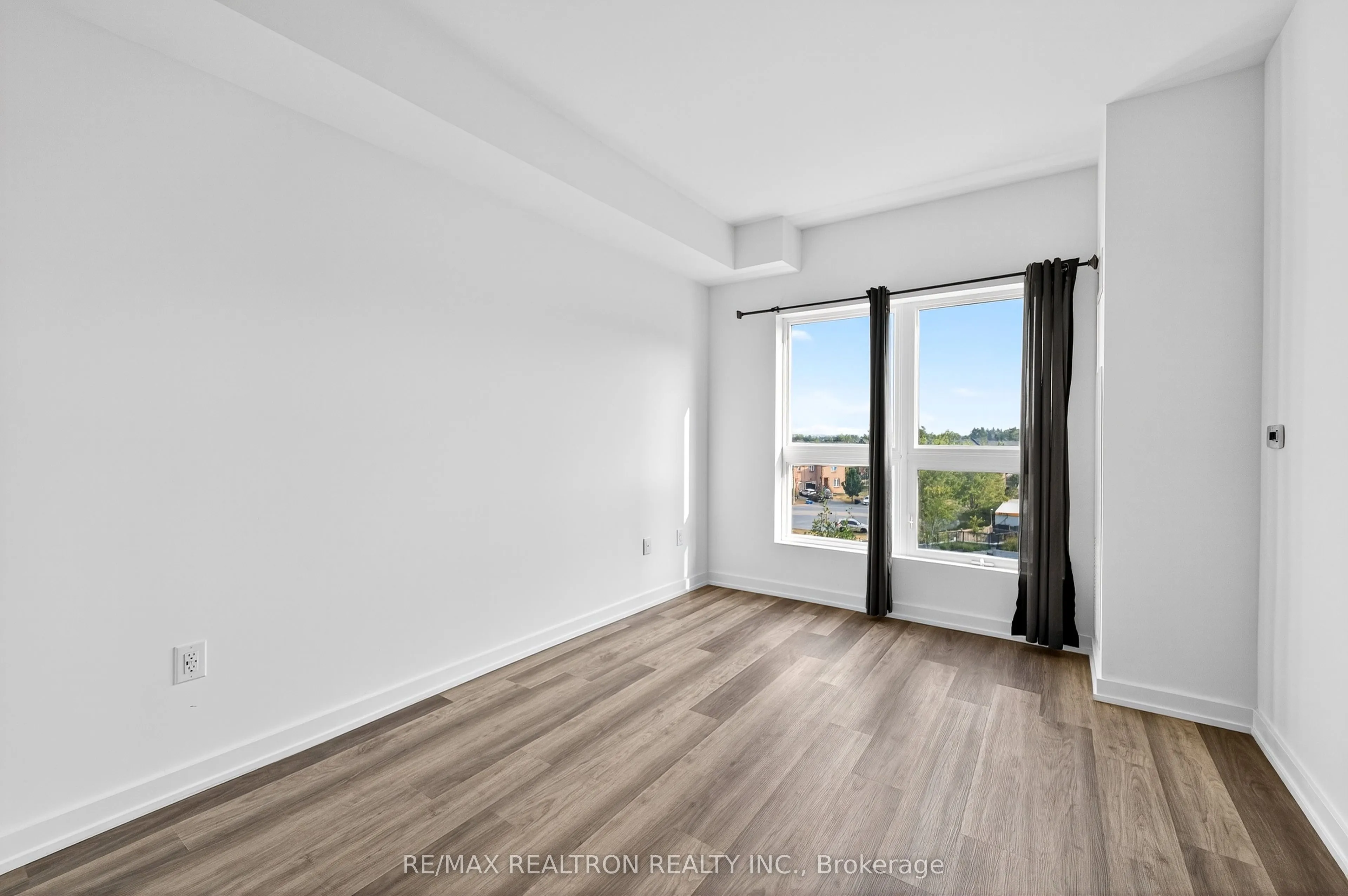 430 Essa Road, #423