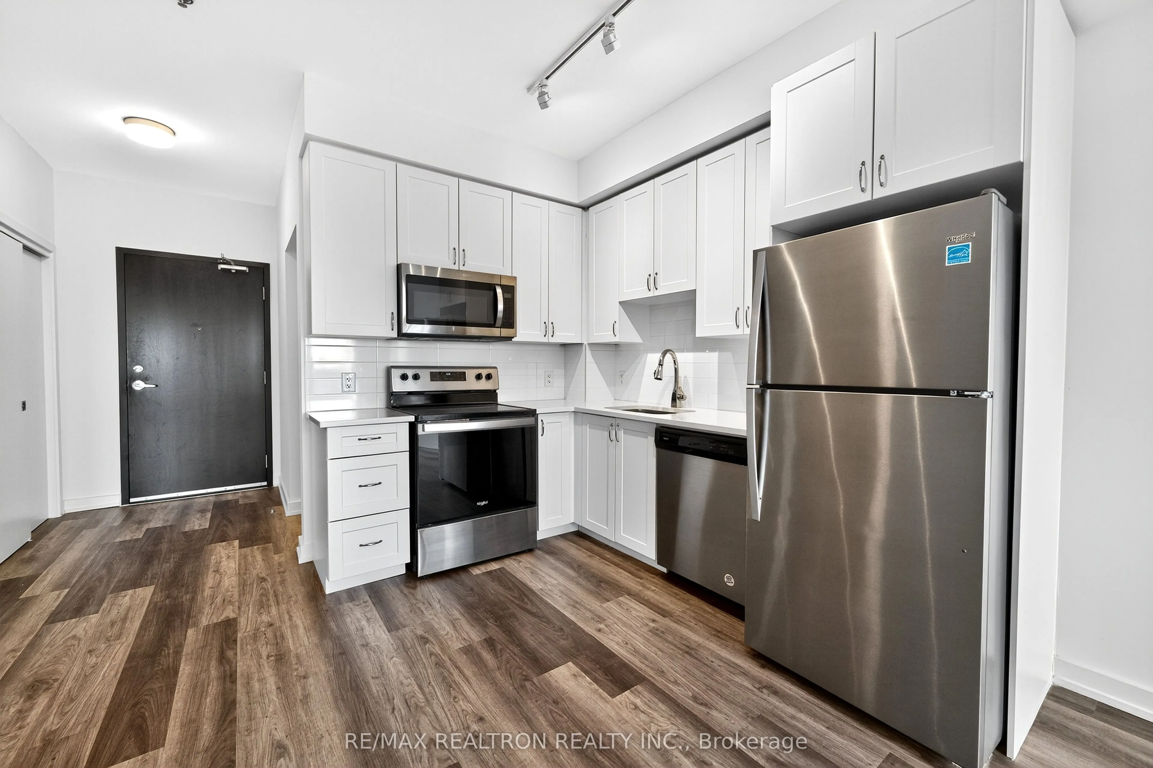 430 Essa Road, #423