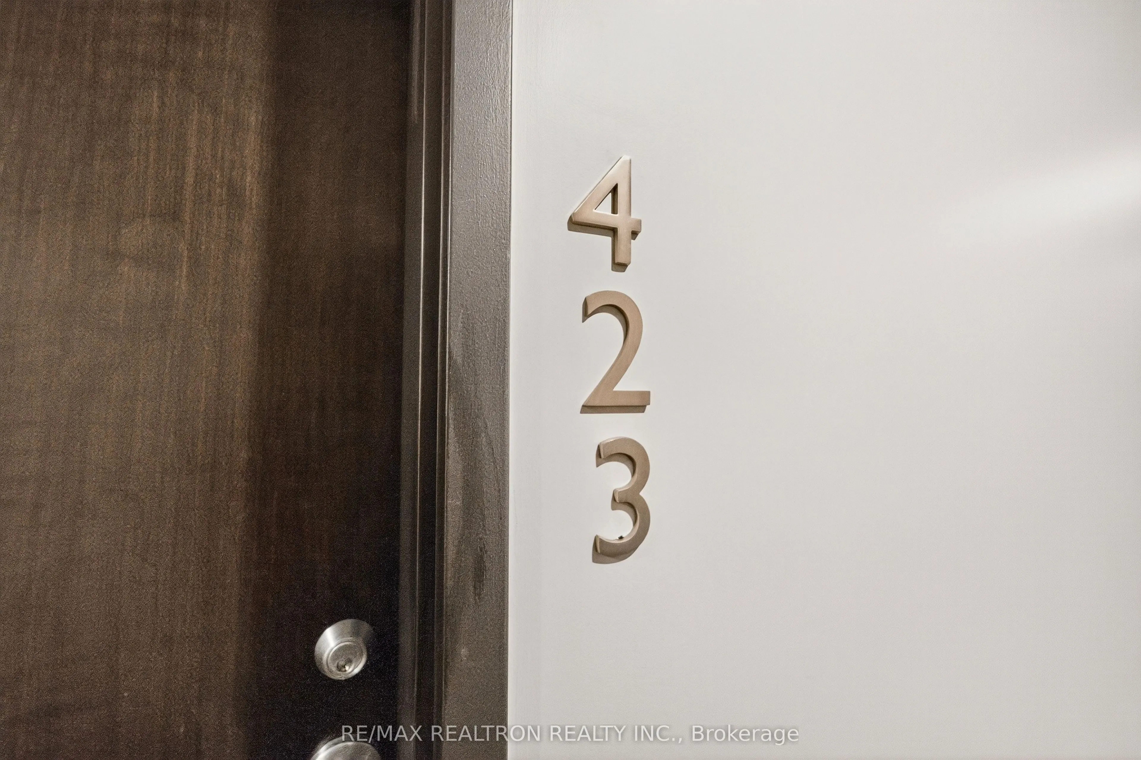 430 Essa Road, #423