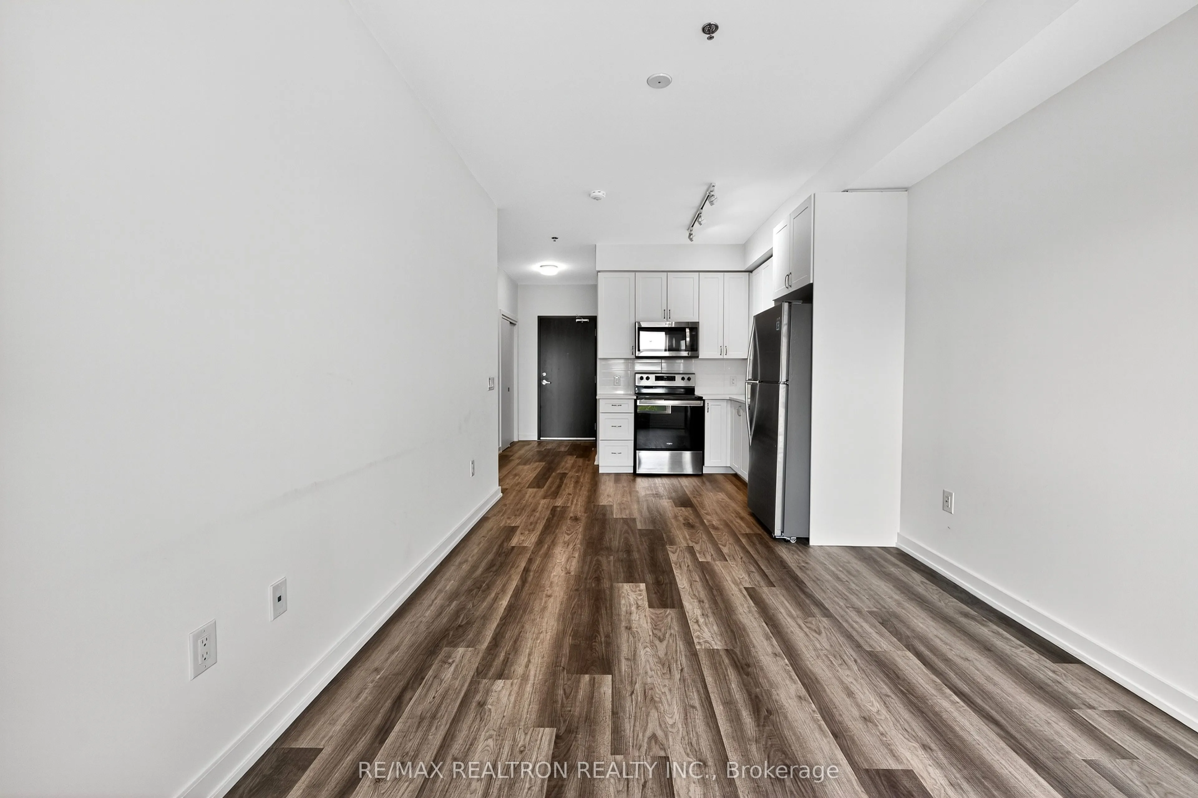 430 Essa Road, #423