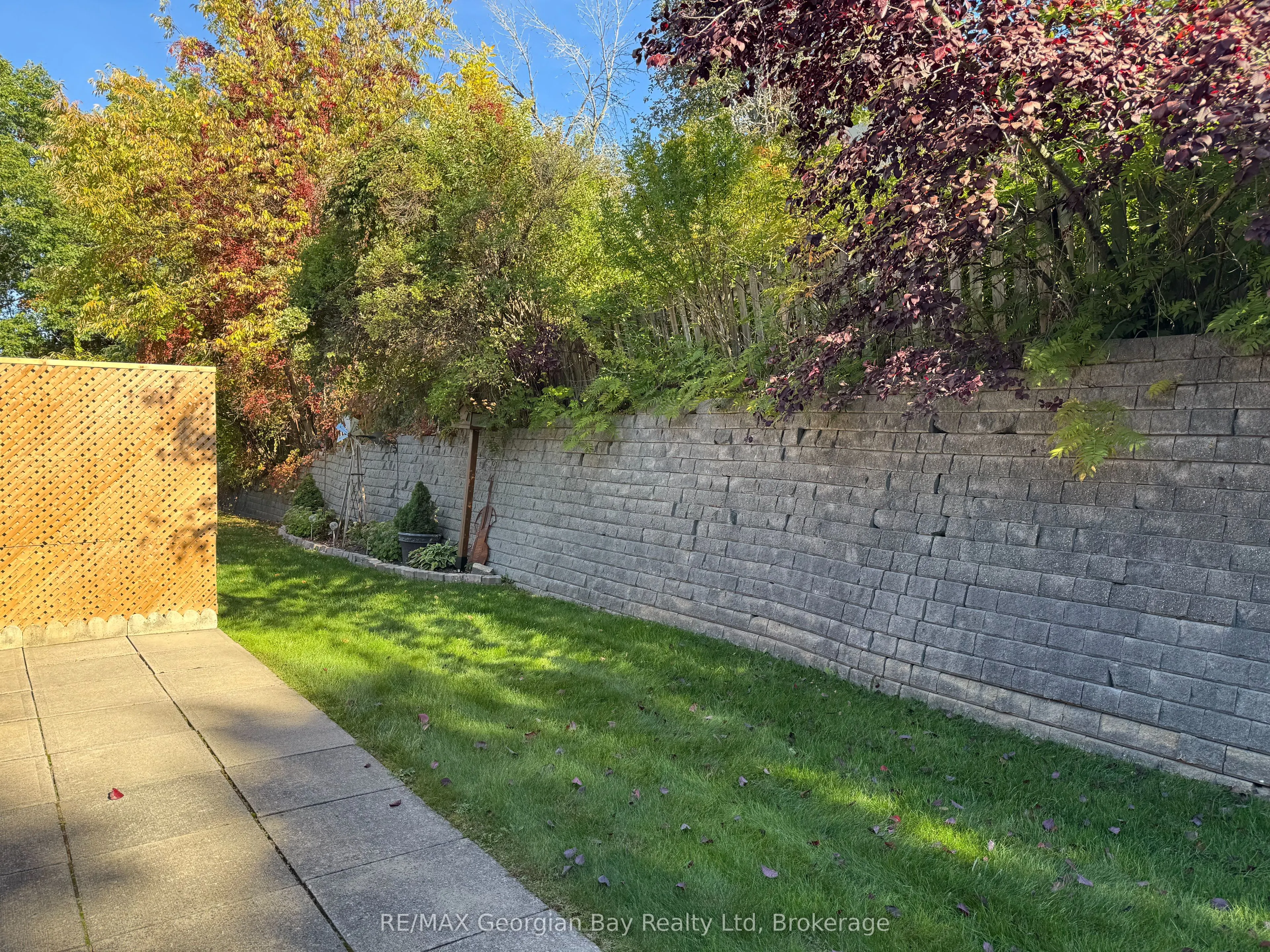 696 King Street, #17