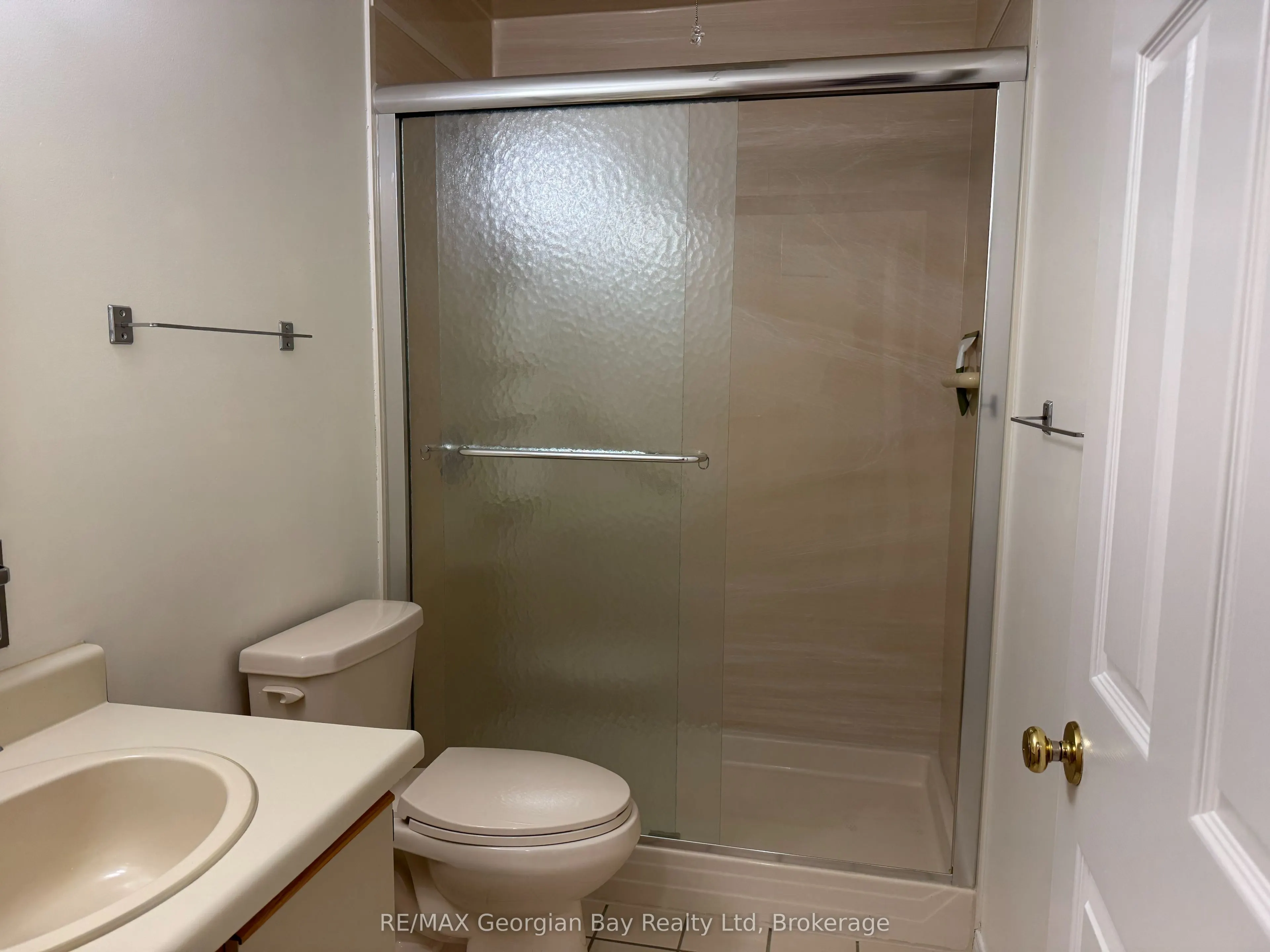 696 King Street, #17