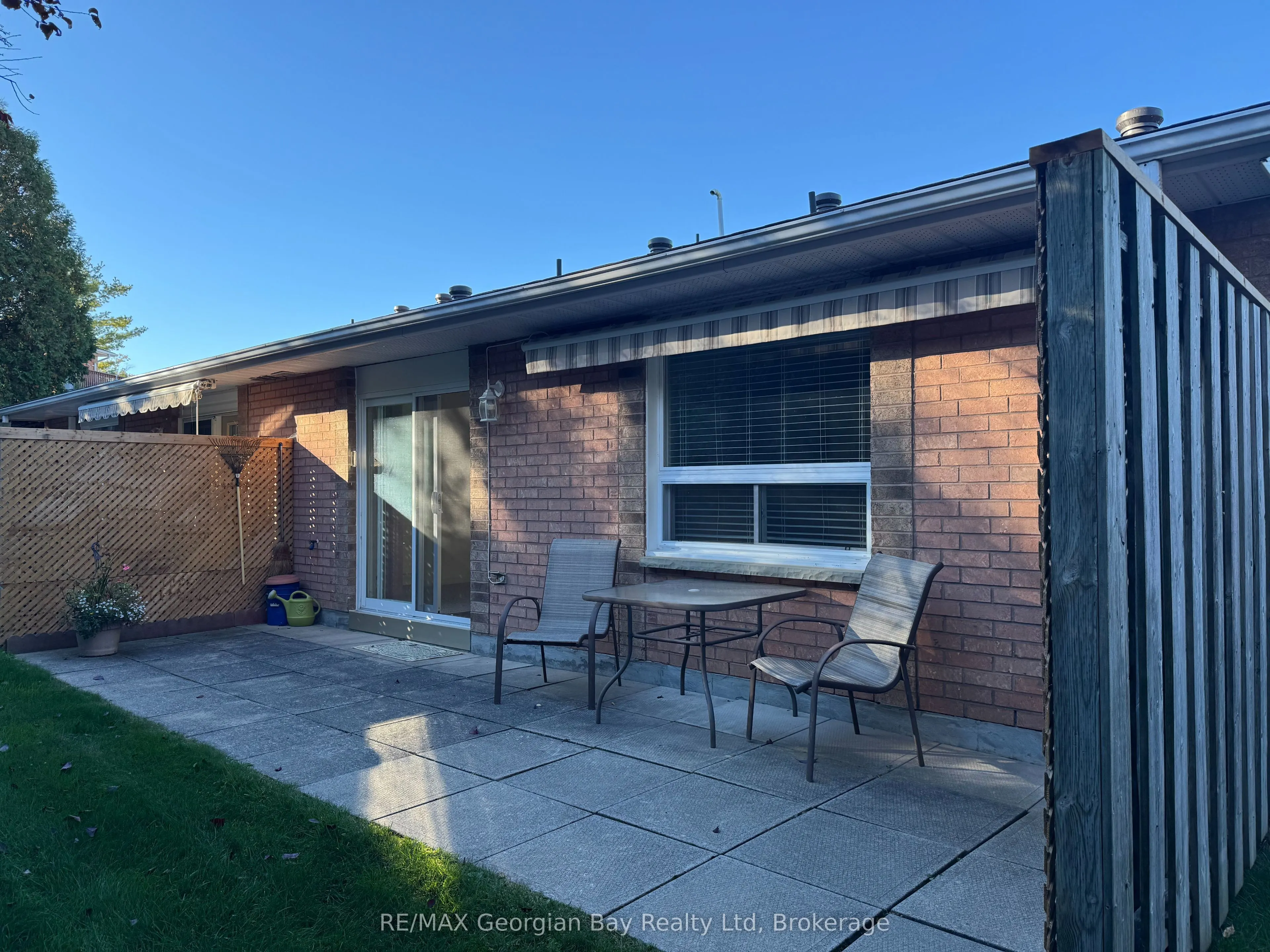 696 King Street, #17