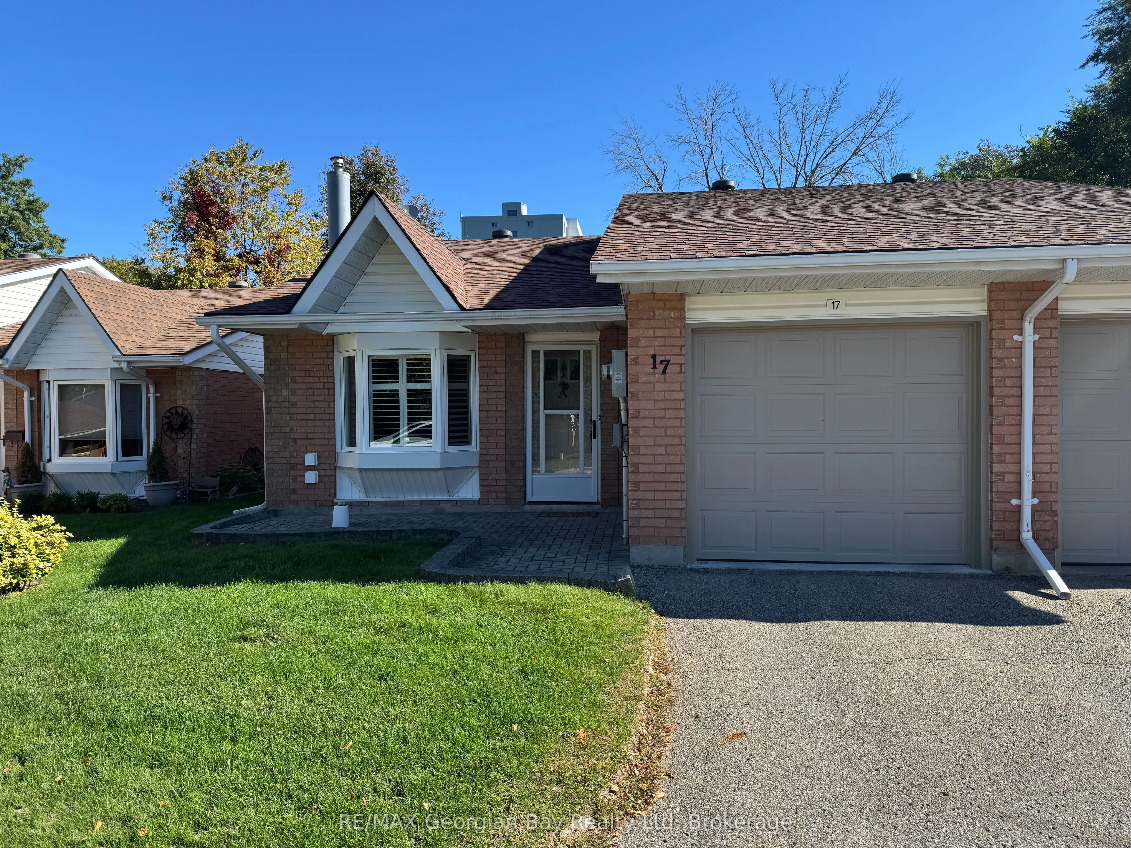 696 King Street, #17