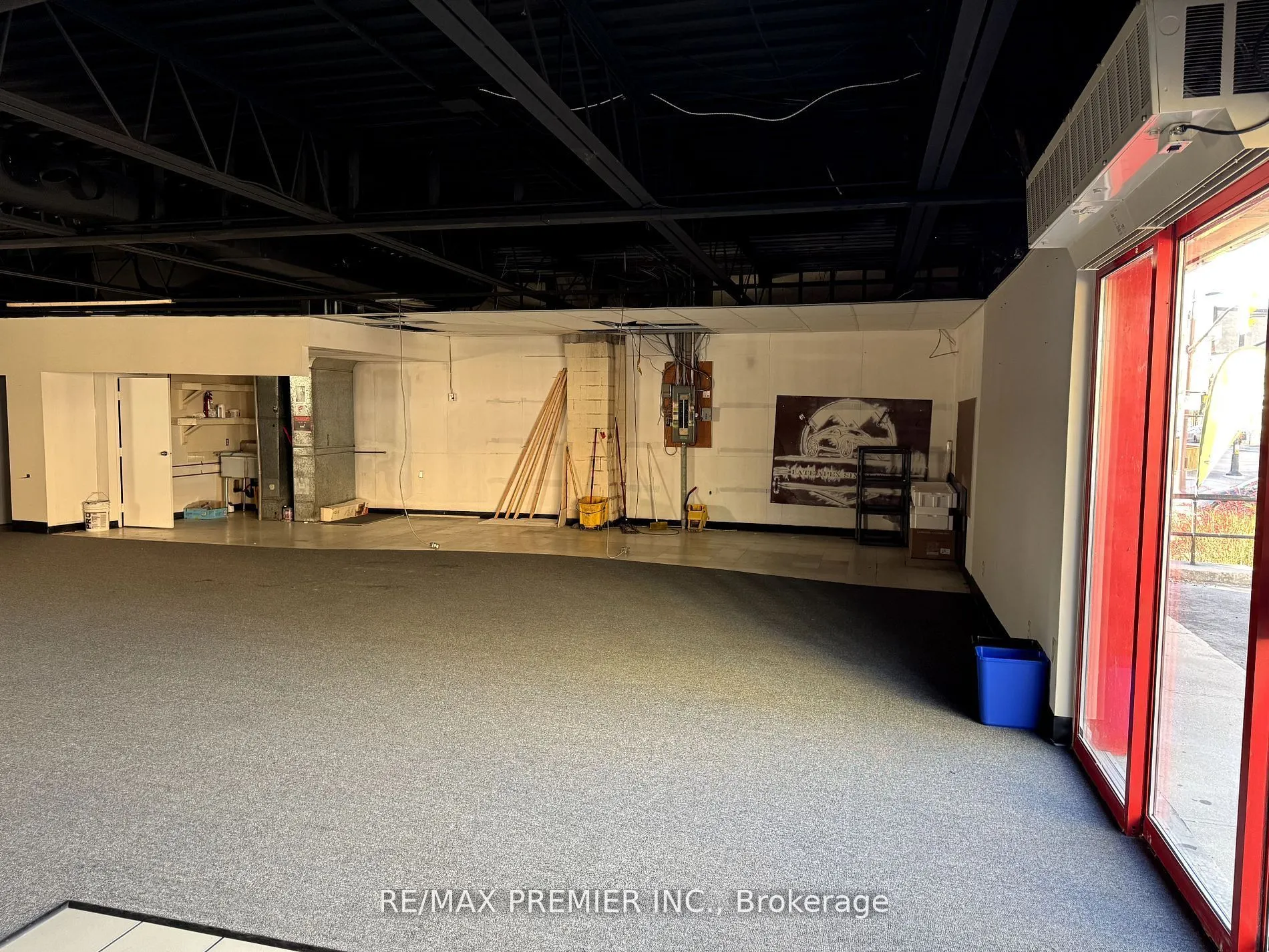 149 Dunlop Street E