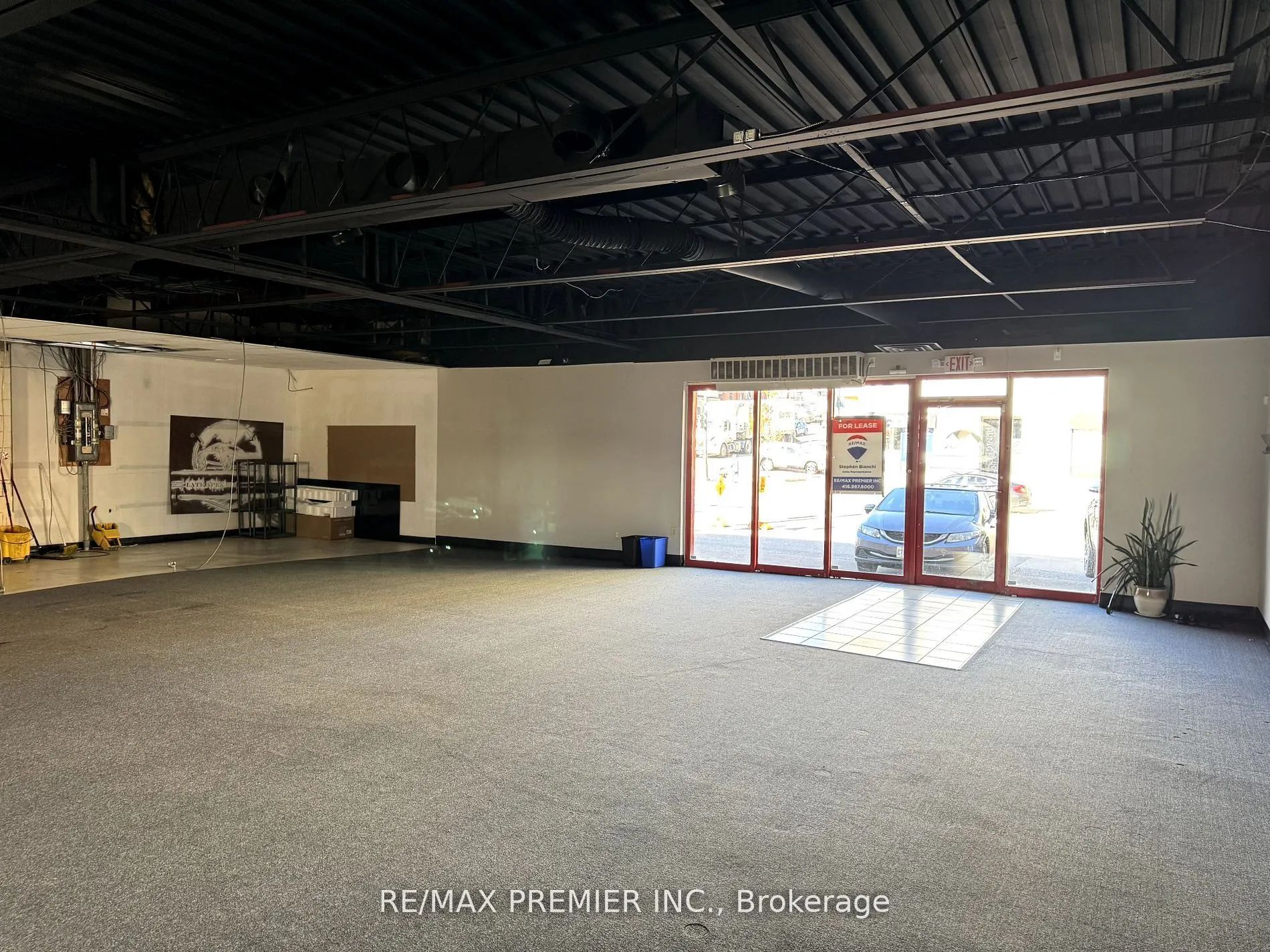 149 Dunlop Street E