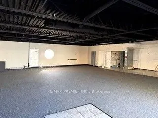 149 Dunlop Street E