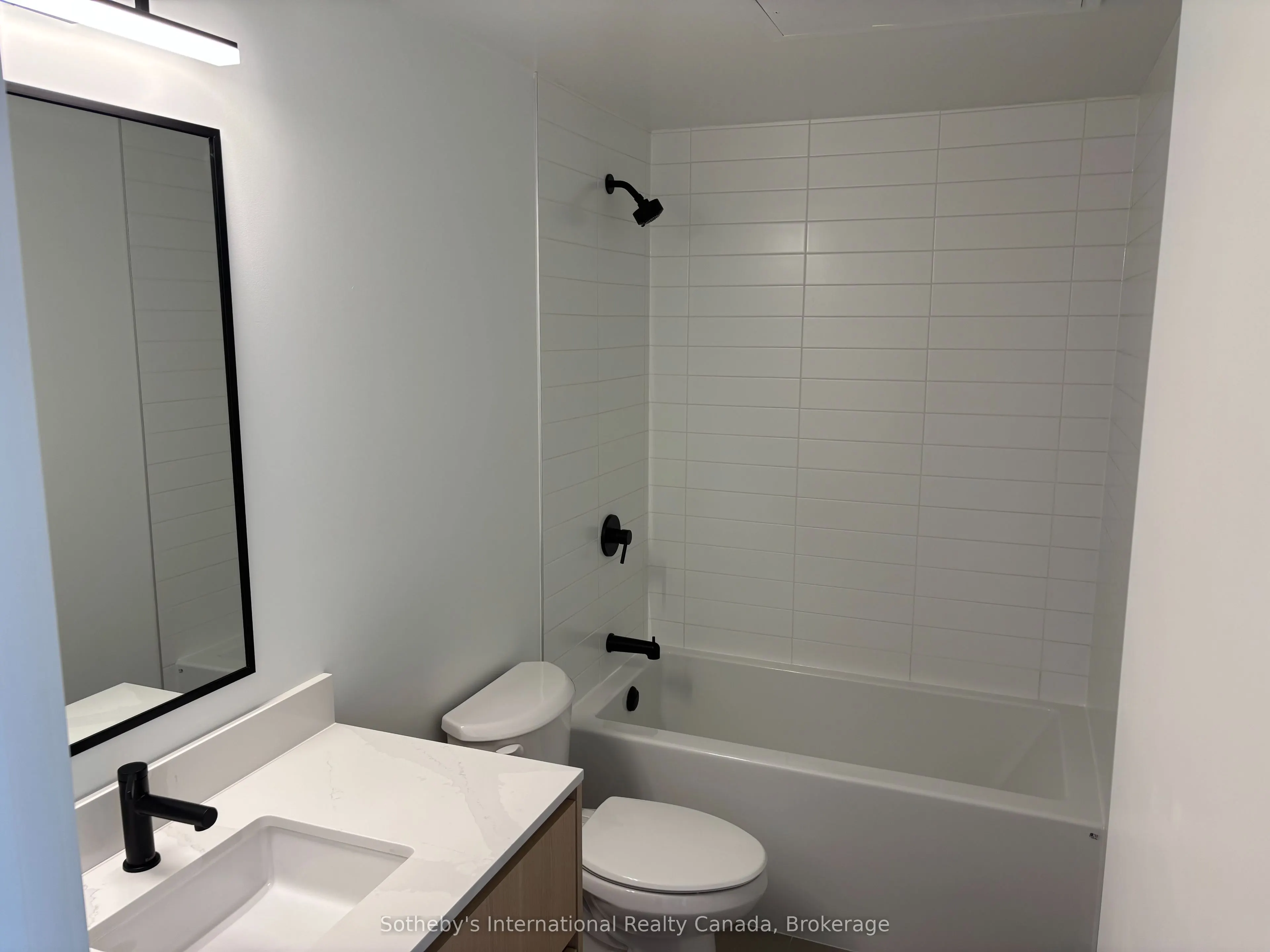 31 Huron Street, #206