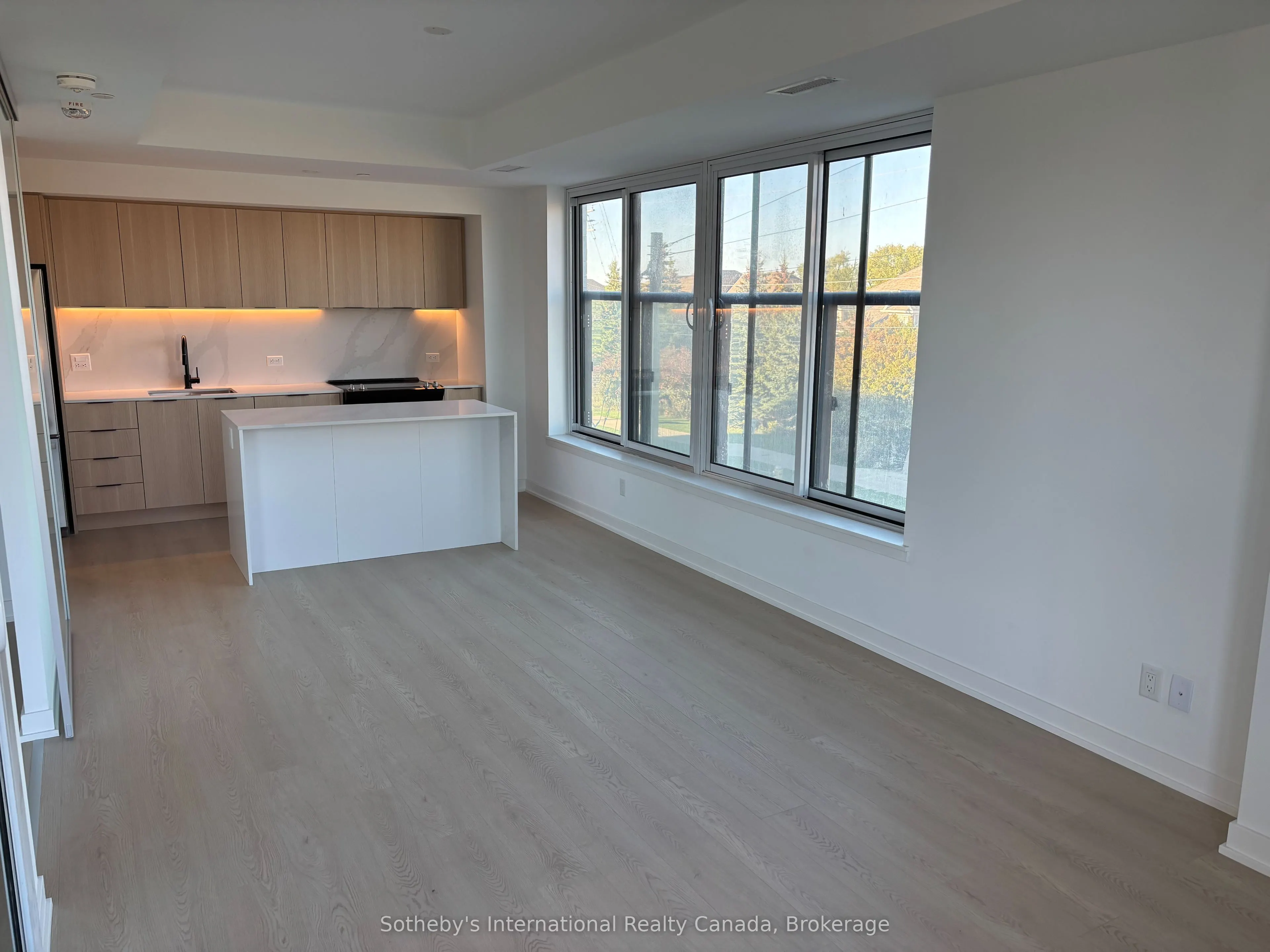 31 Huron Street, #206