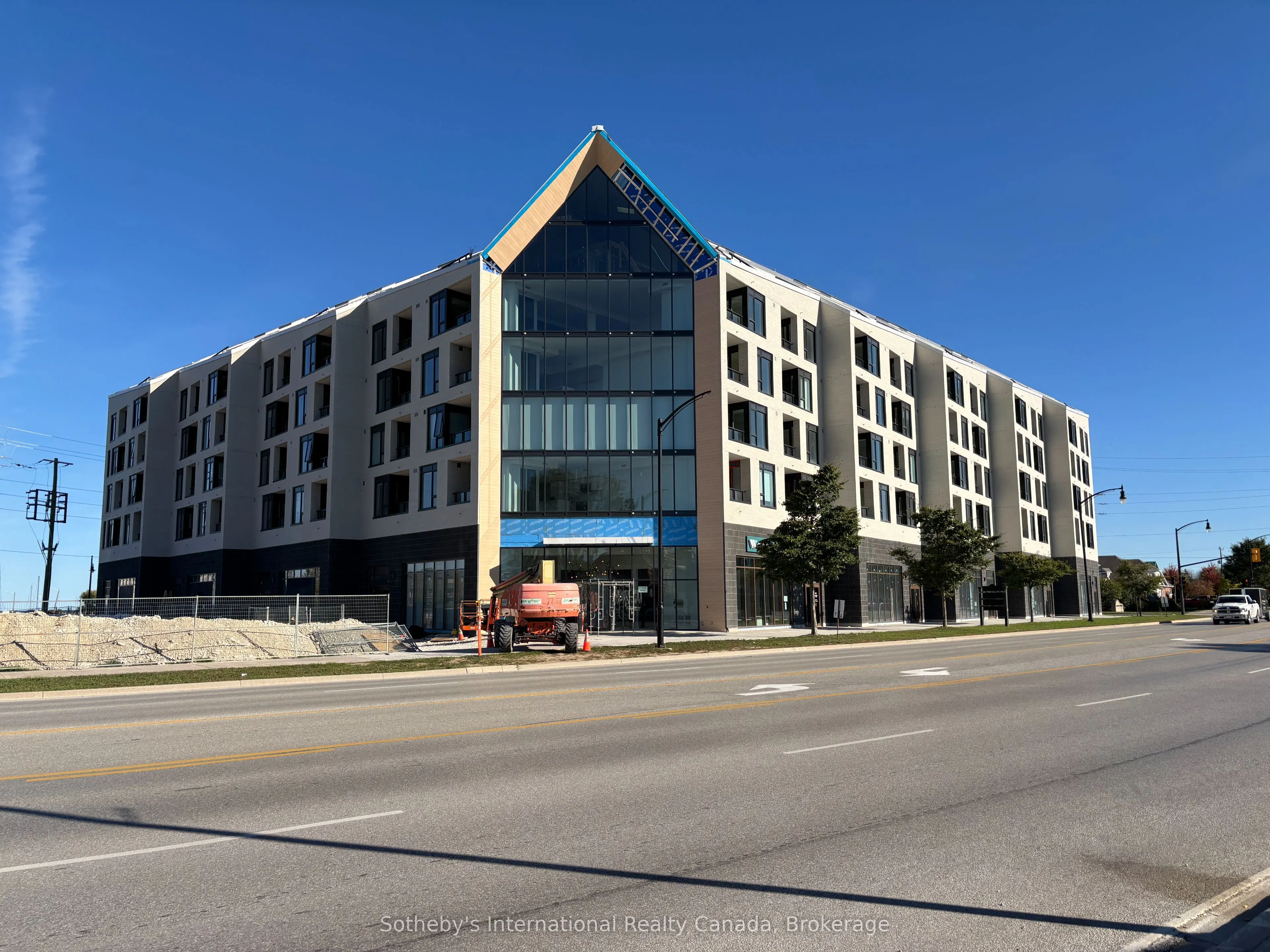 31 Huron Street, #206