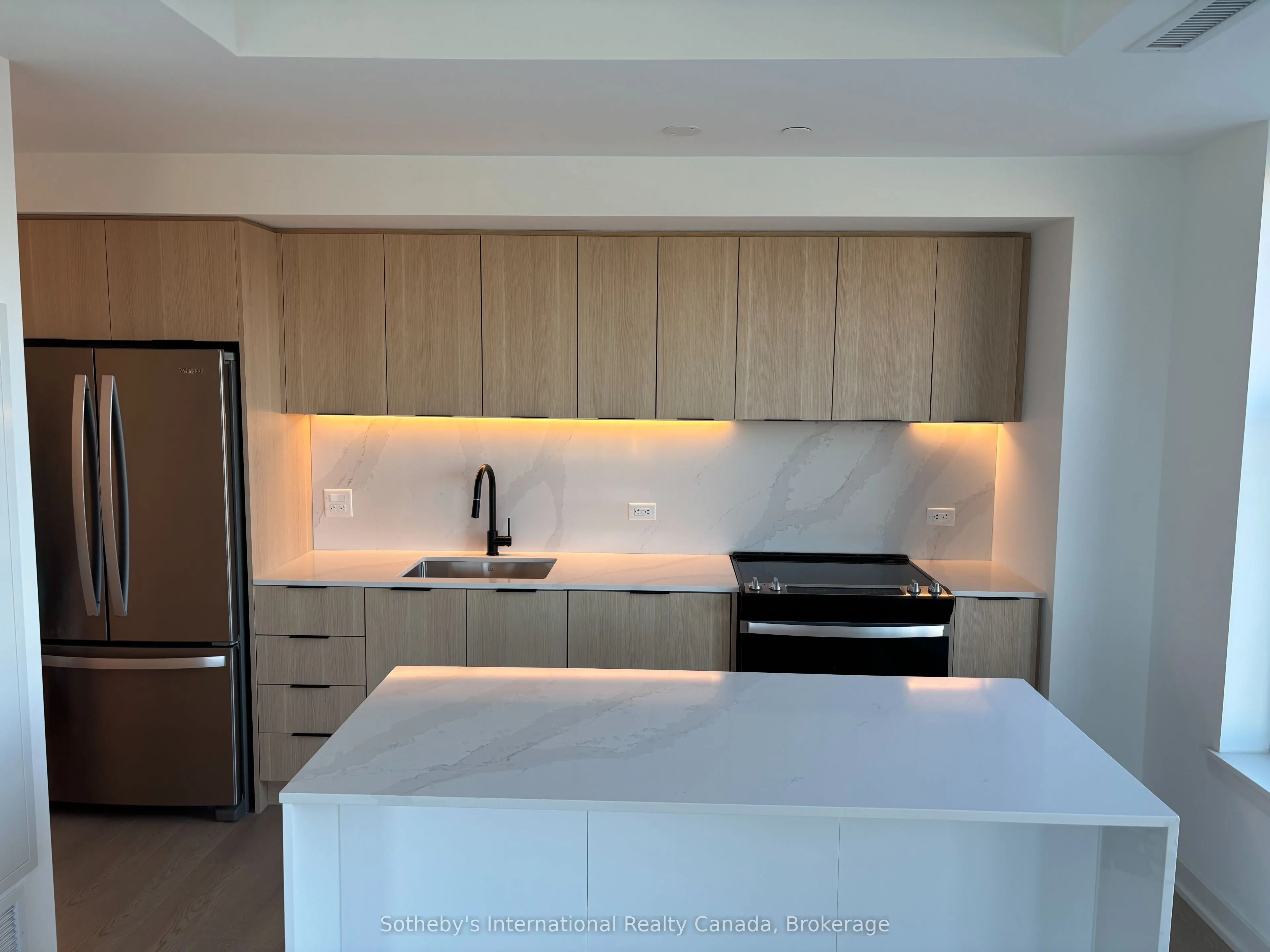 31 Huron Street, #206