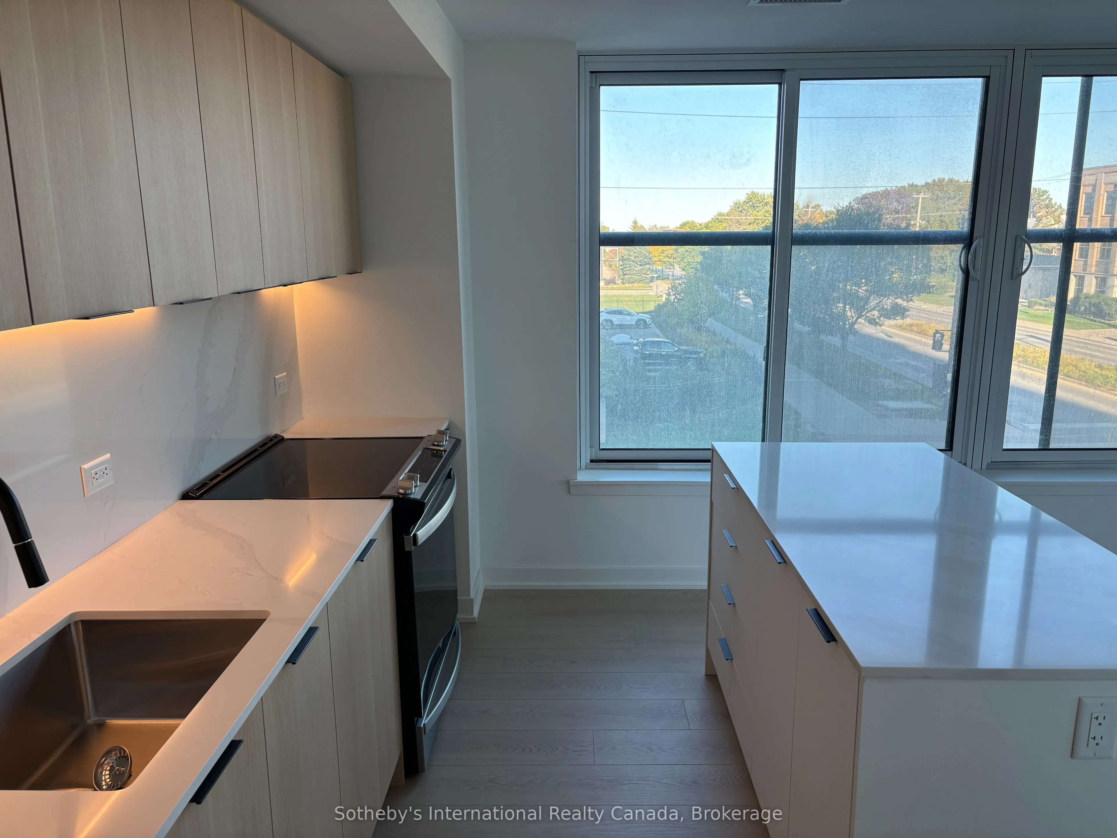 31 Huron Street, #206