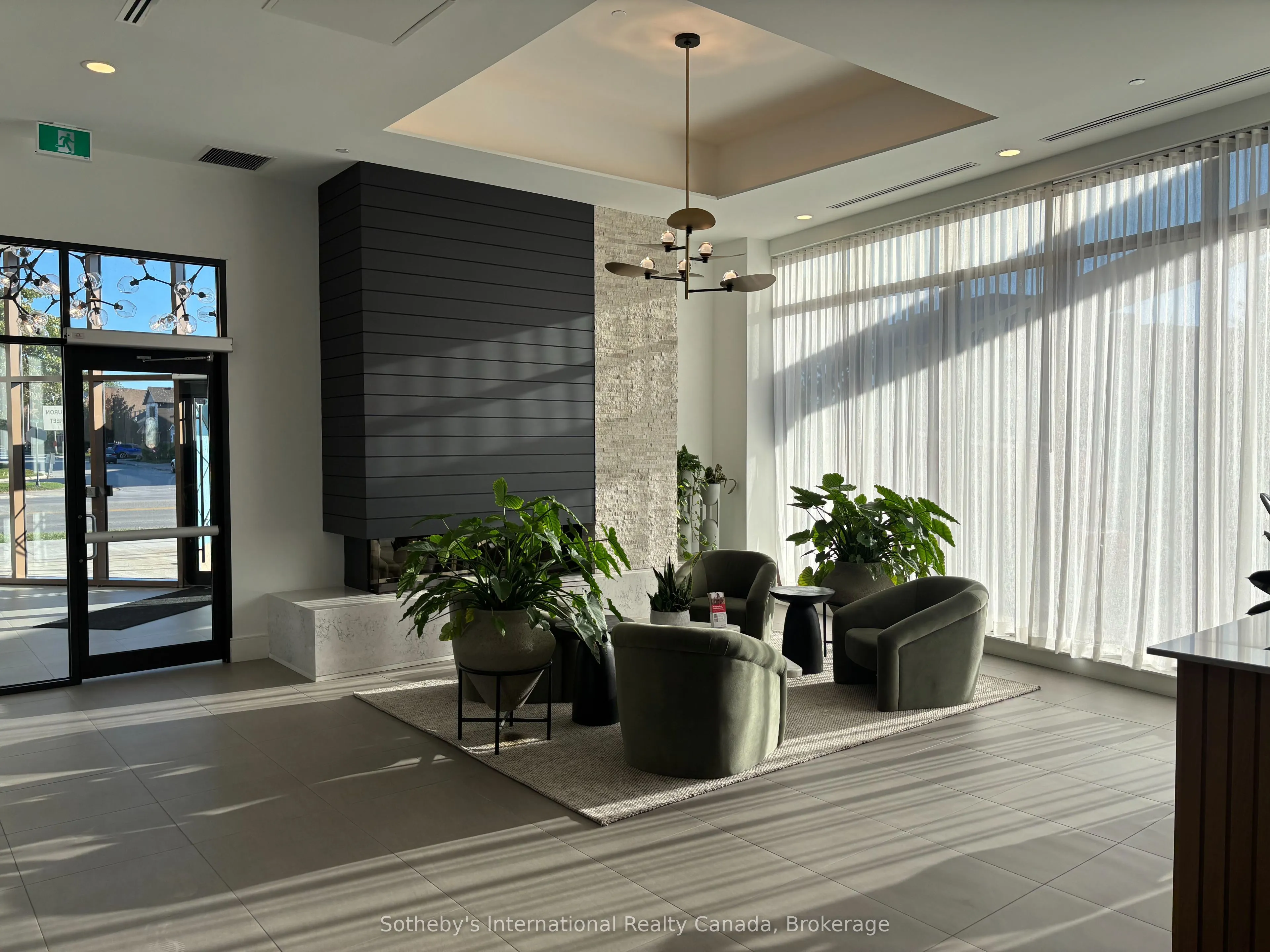 31 Huron Street, #206