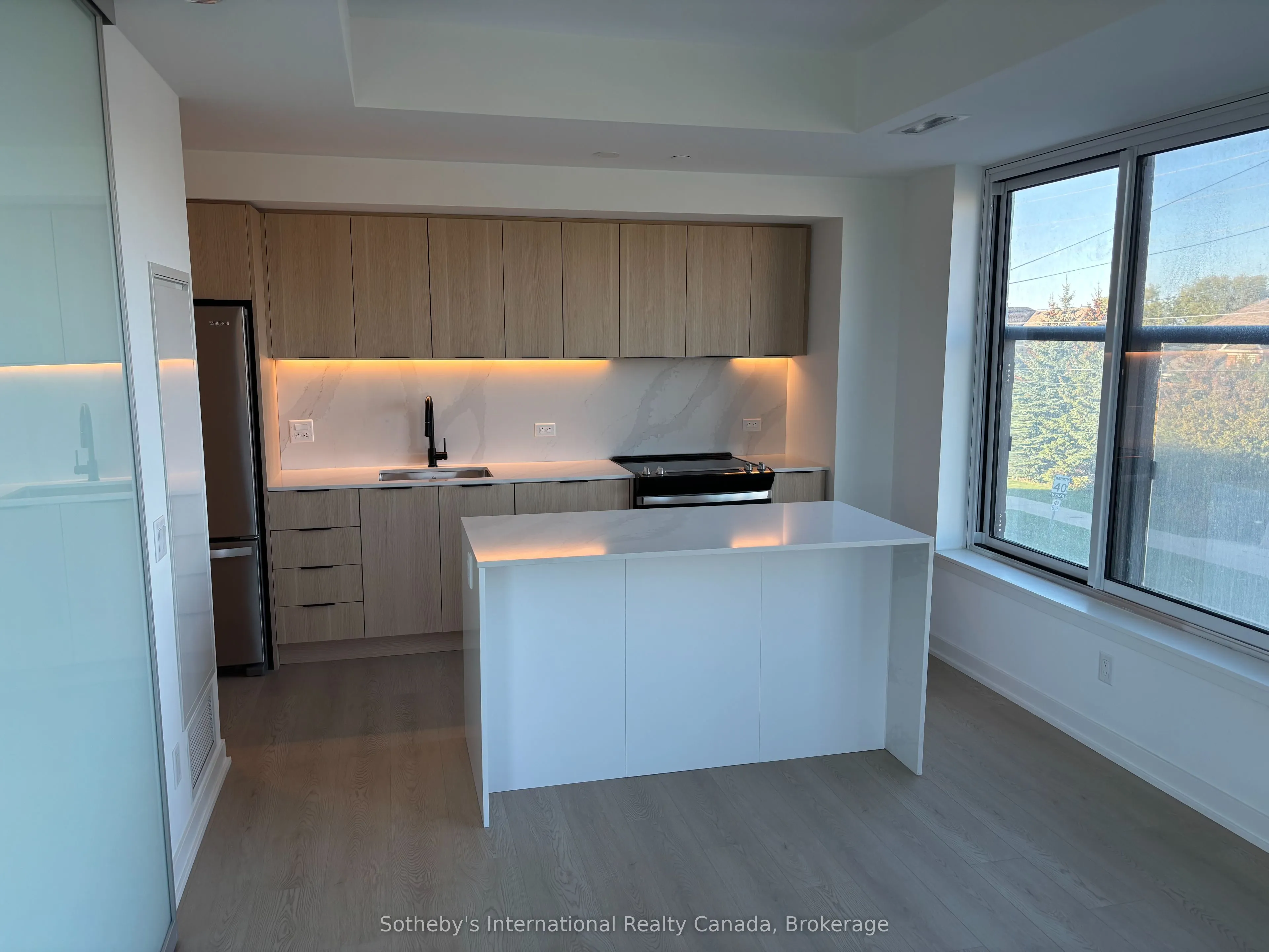 31 Huron Street, #206