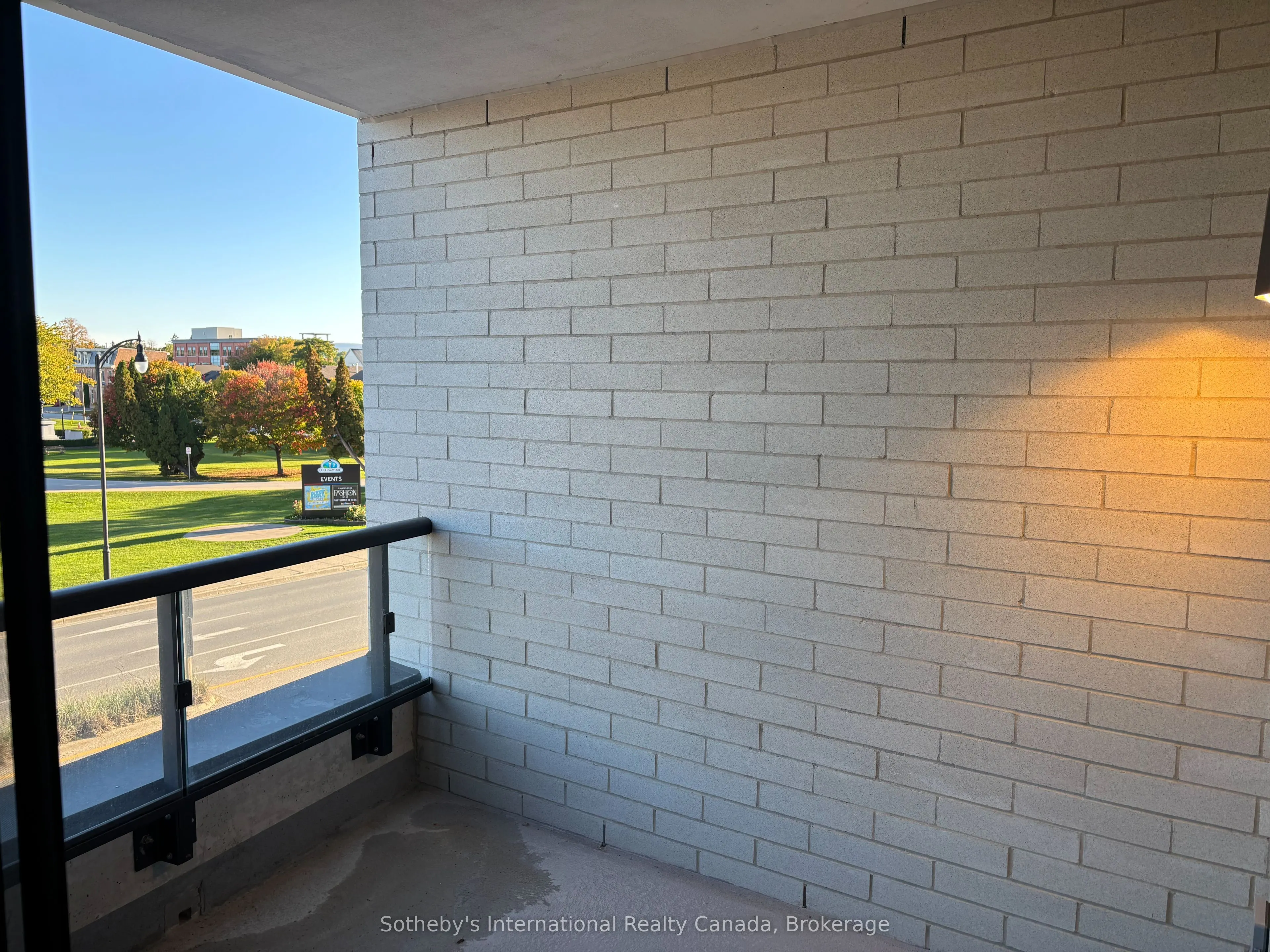 31 Huron Street, #206
