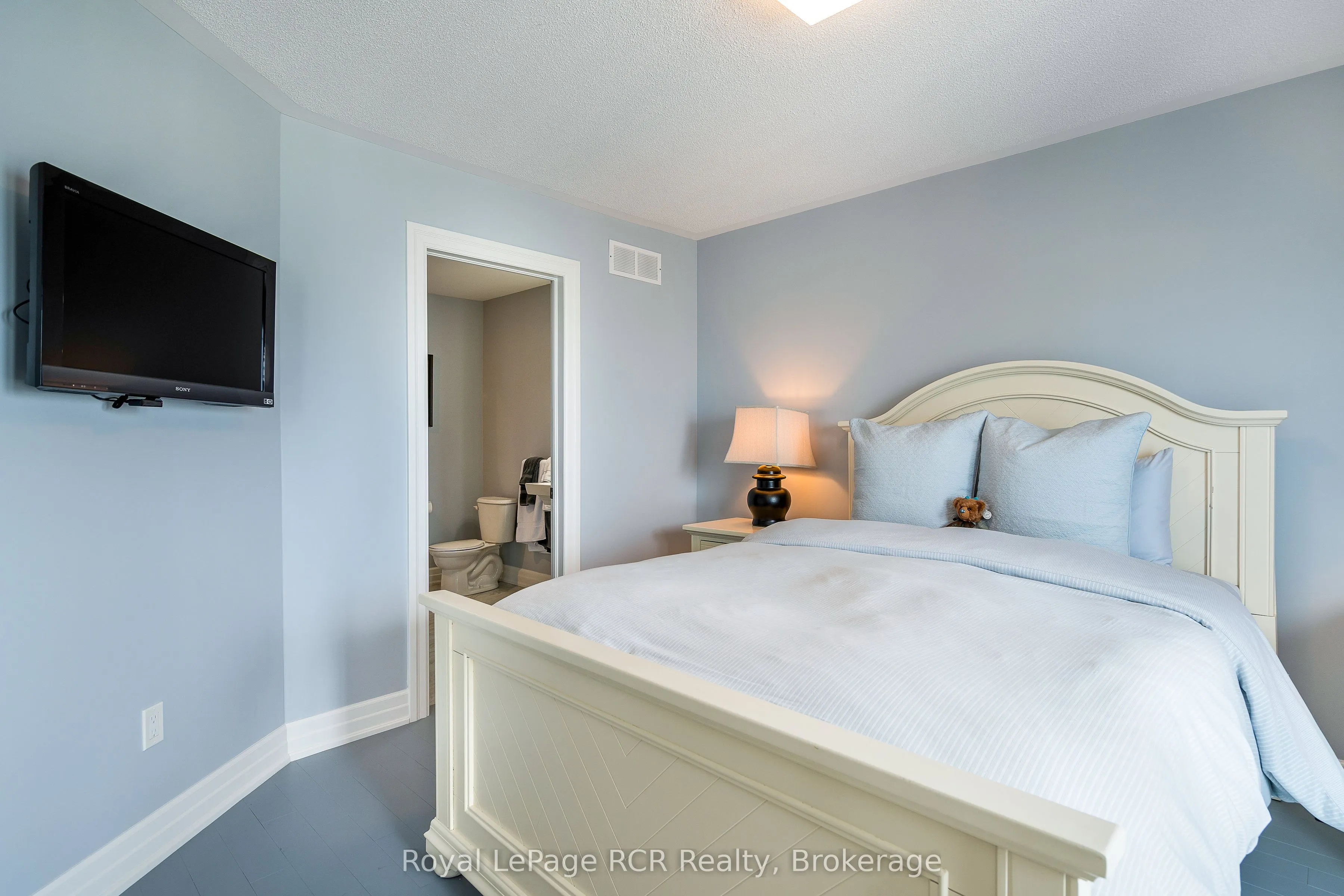 16 Wheelhouse Crescent, #8