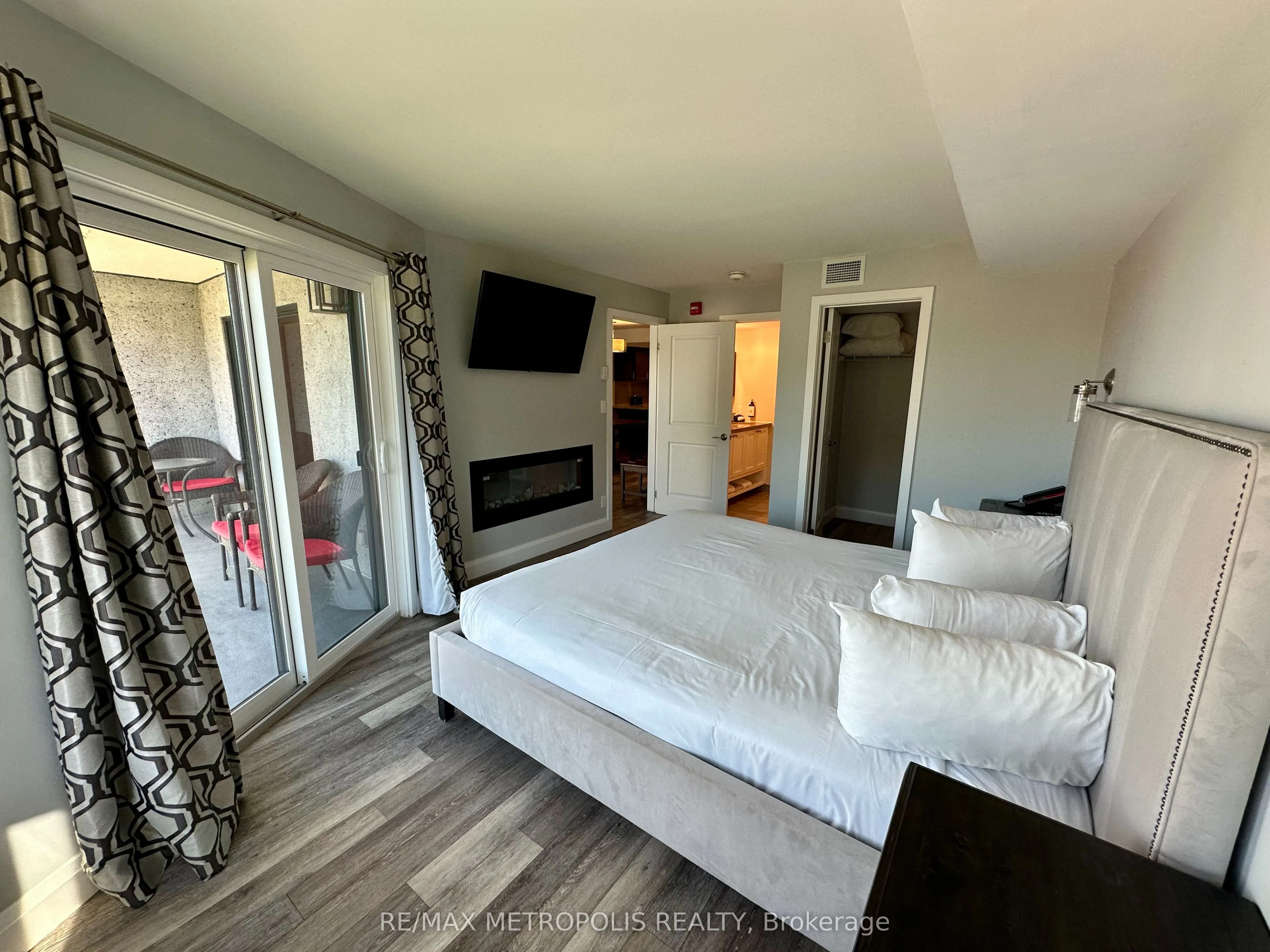 80 Horseshoe Boulevard, #301