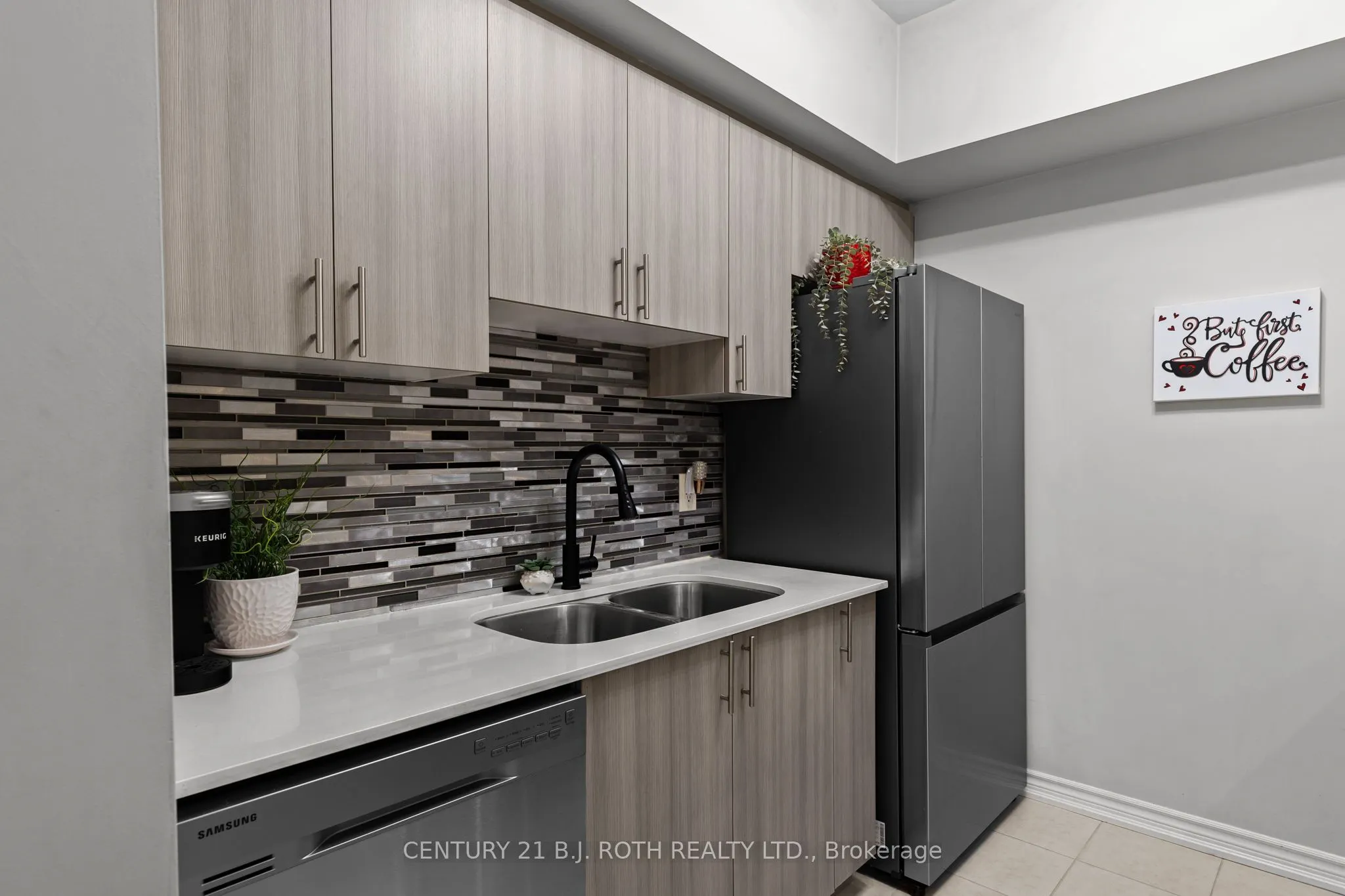 5 GREENWICH Street, #304