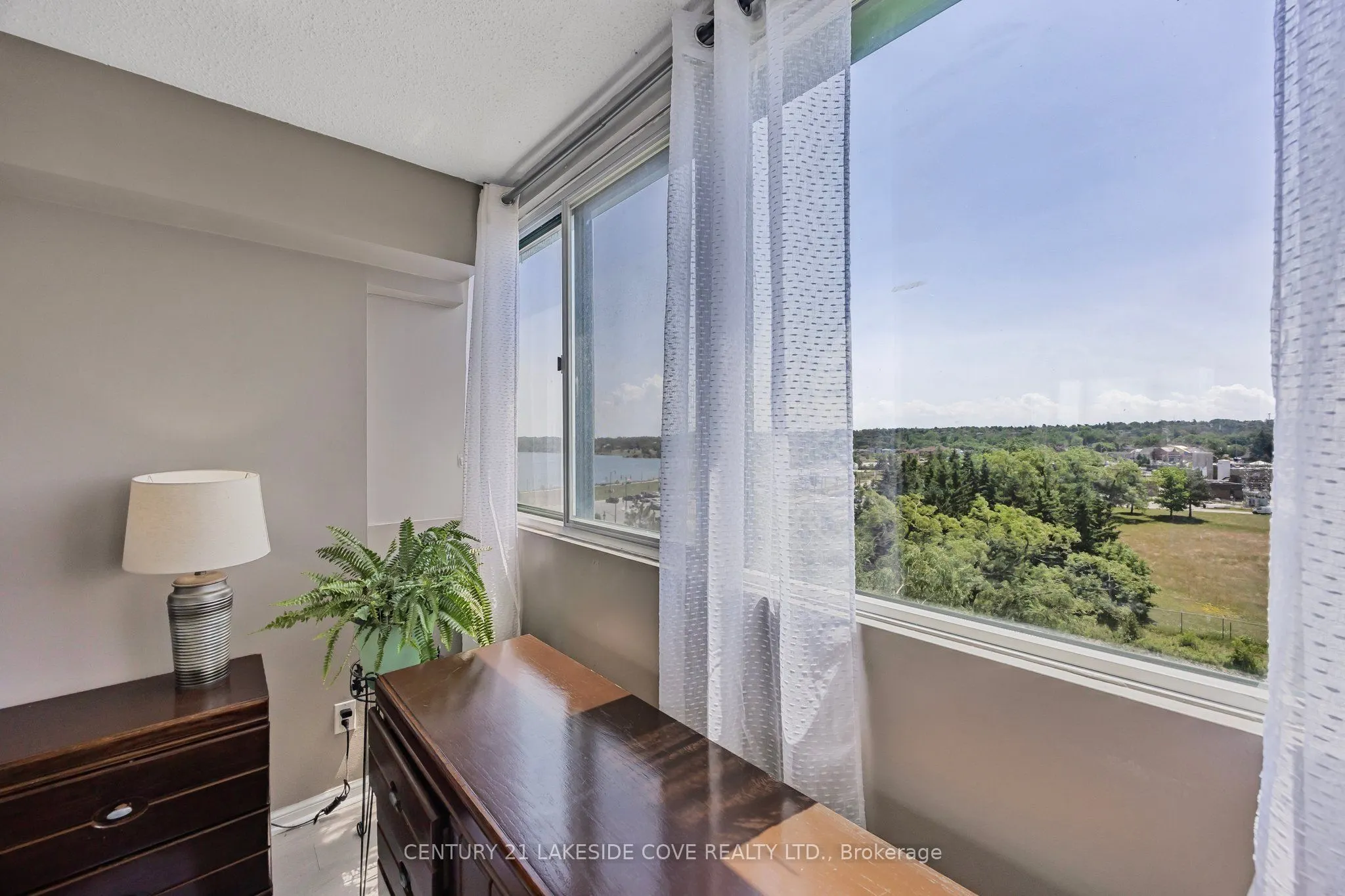 75 Ellen Street S, #711